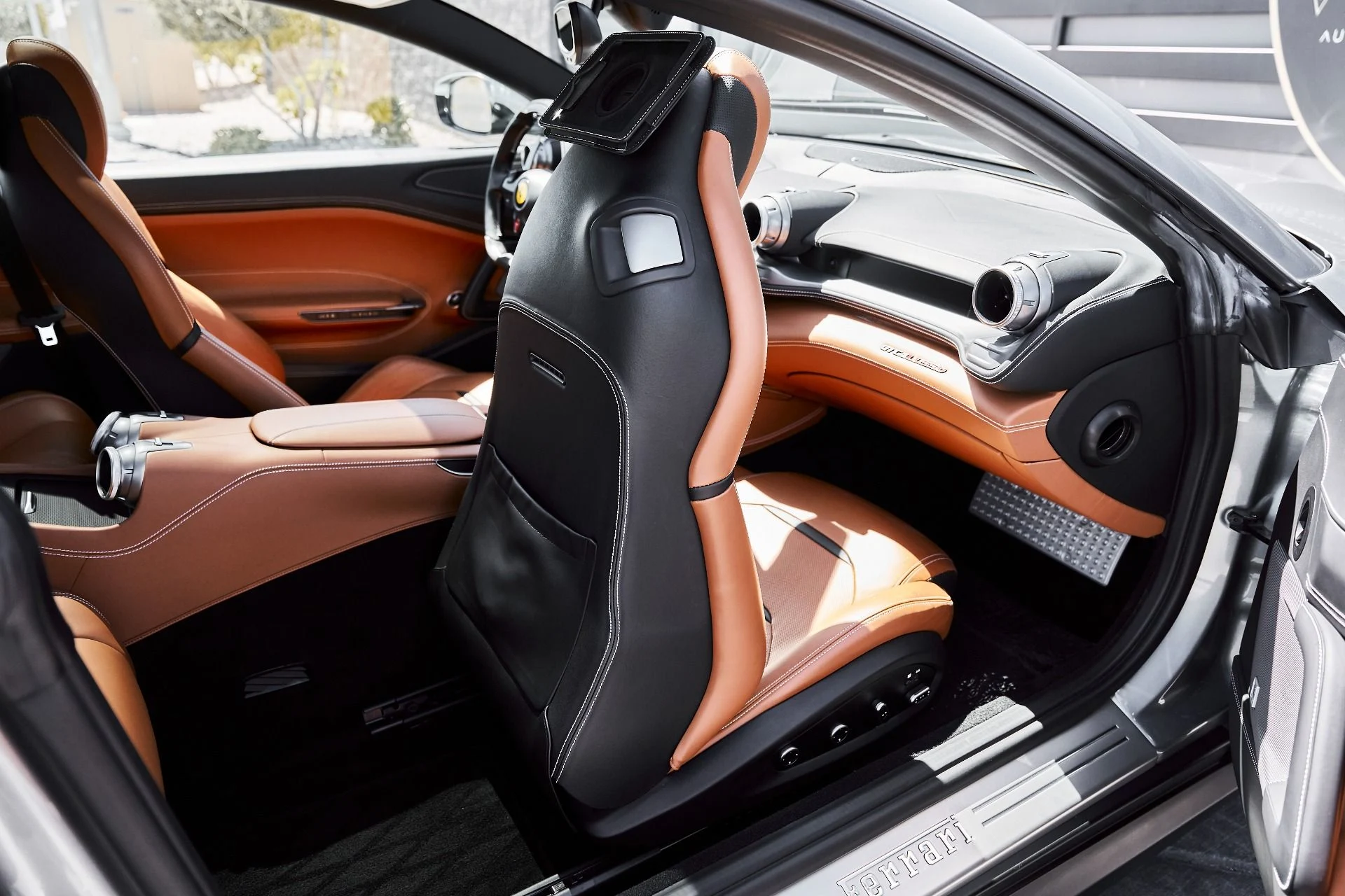 mph045_1483208730_Used_2018_Ferrari_GTC_4_Lusso_V12_1775612070_419cea4114