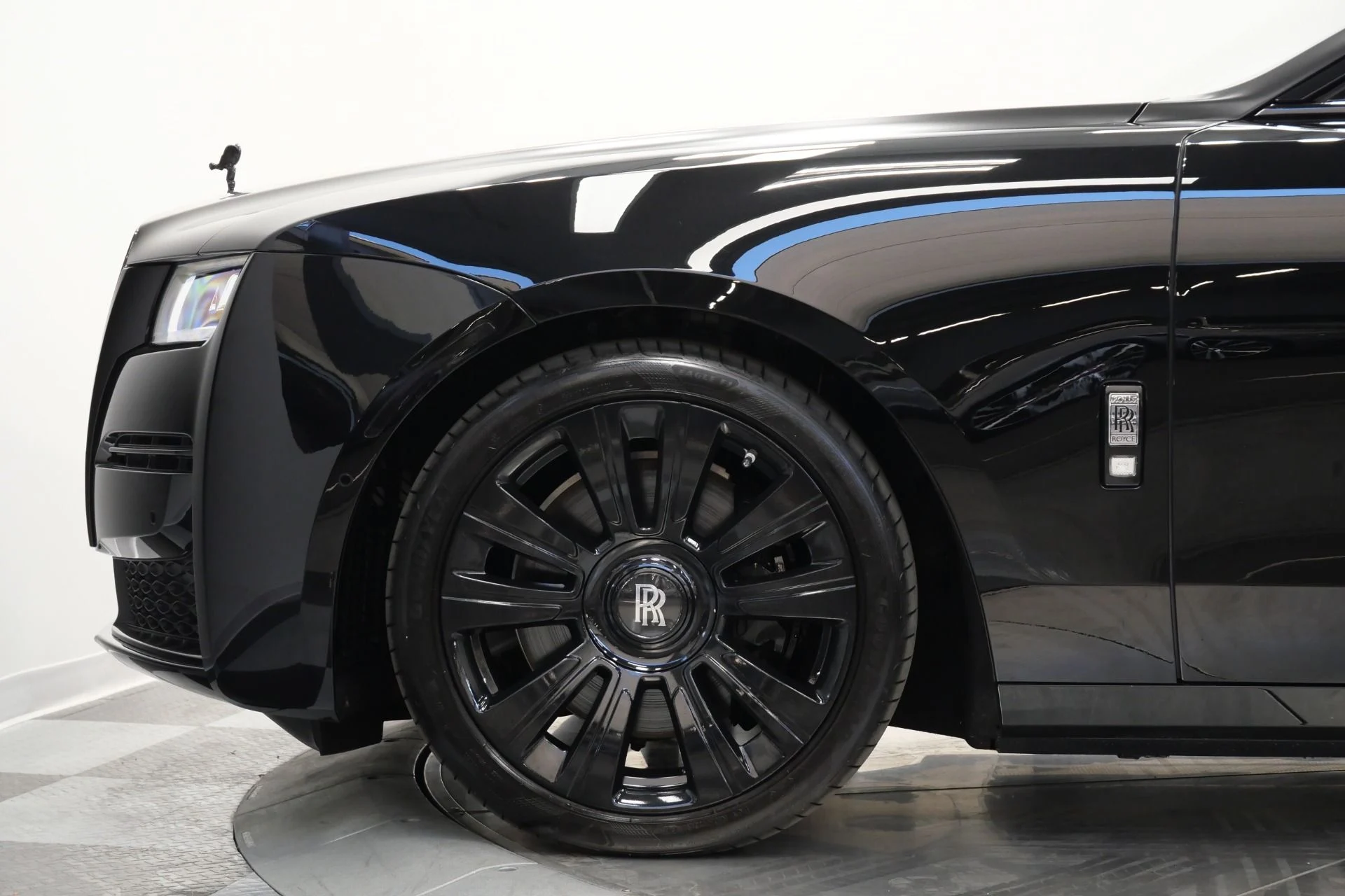 mph045_1501155518_Used_2022_Rolls_Royce_Ghost_1773938186_6b85d11d0f