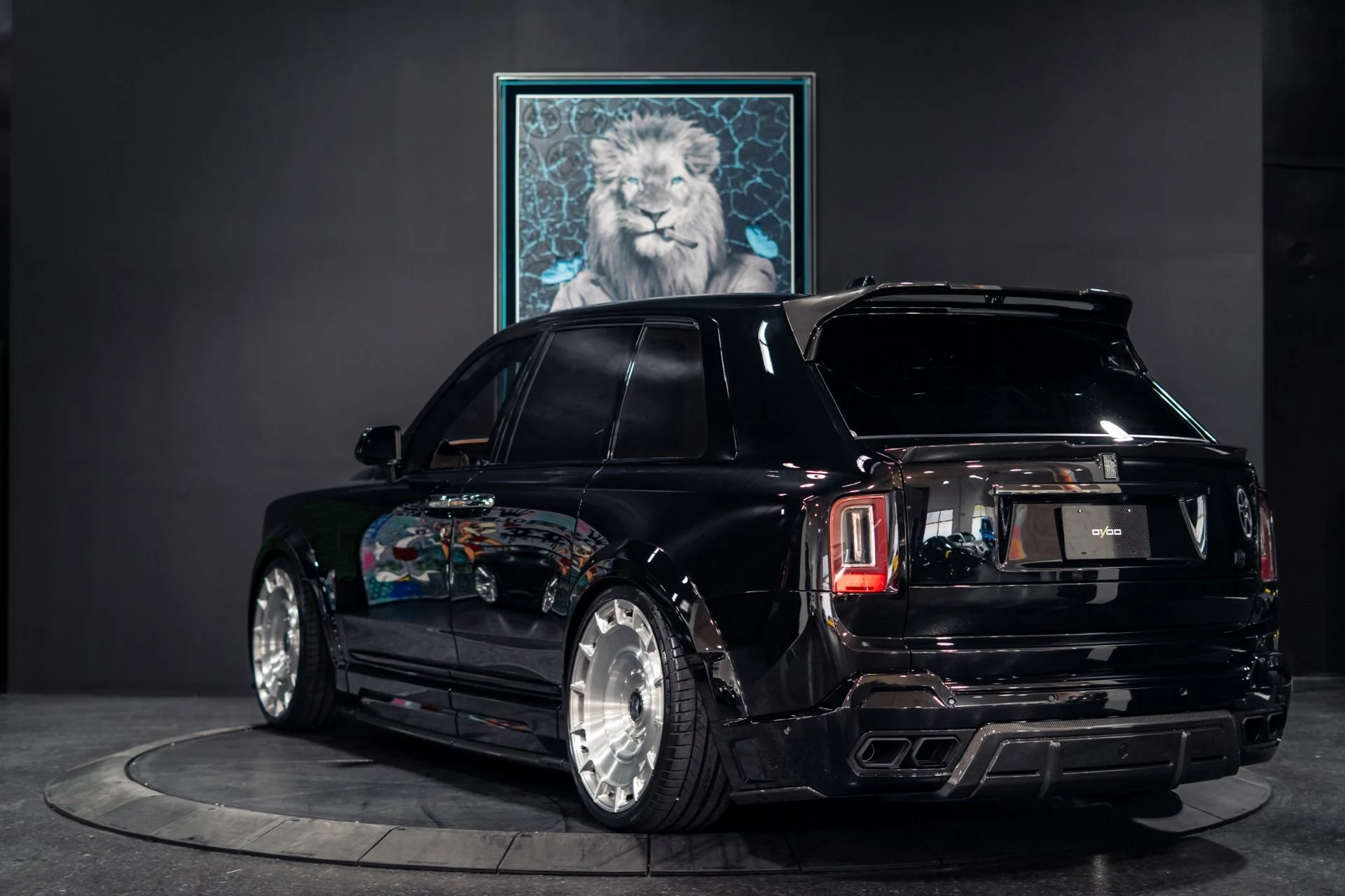 mph045_1503660674_Used_2022_Rolls_Royce_Black_Badge_Cullinan_500_K_MSRP_Urban_Widebody_Body_1783997943_3941faa5cb