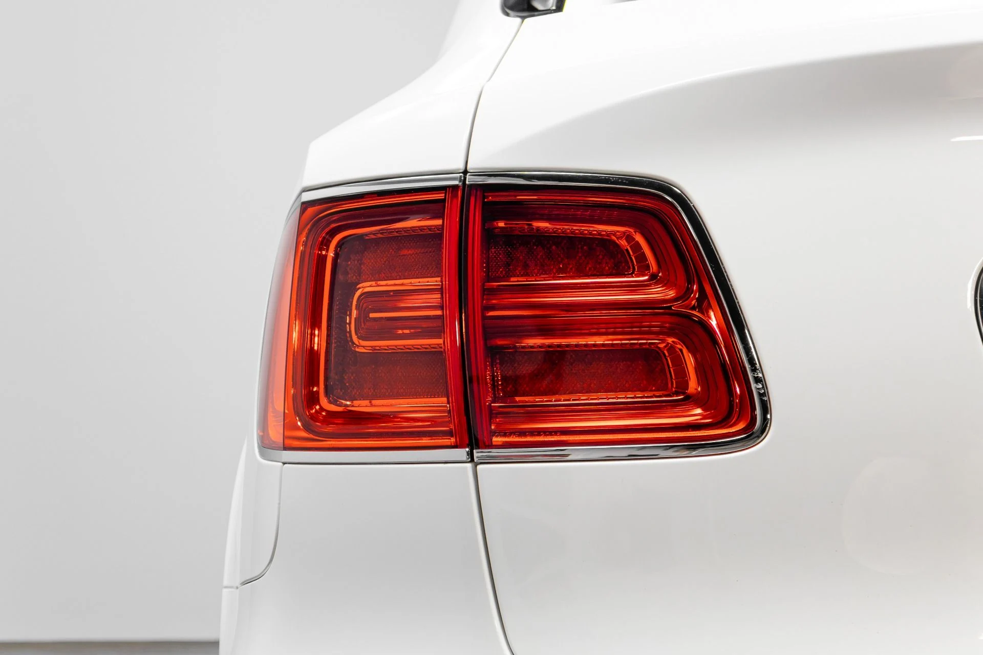 mph045_1511509023_Used_2019_Bentley_Bentayga_V8_1771459975_168d9e4fe3