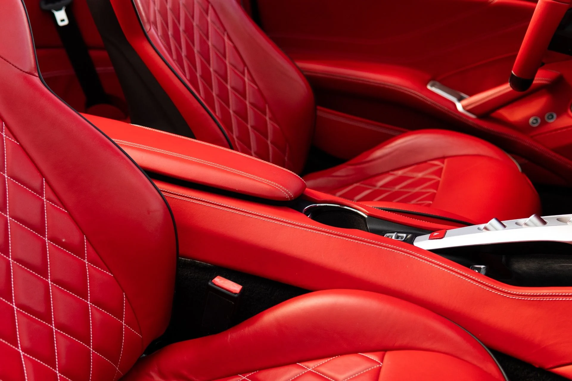 mph045_1520040045_Used_2017_Ferrari_California_T_1767901173_443da7c094