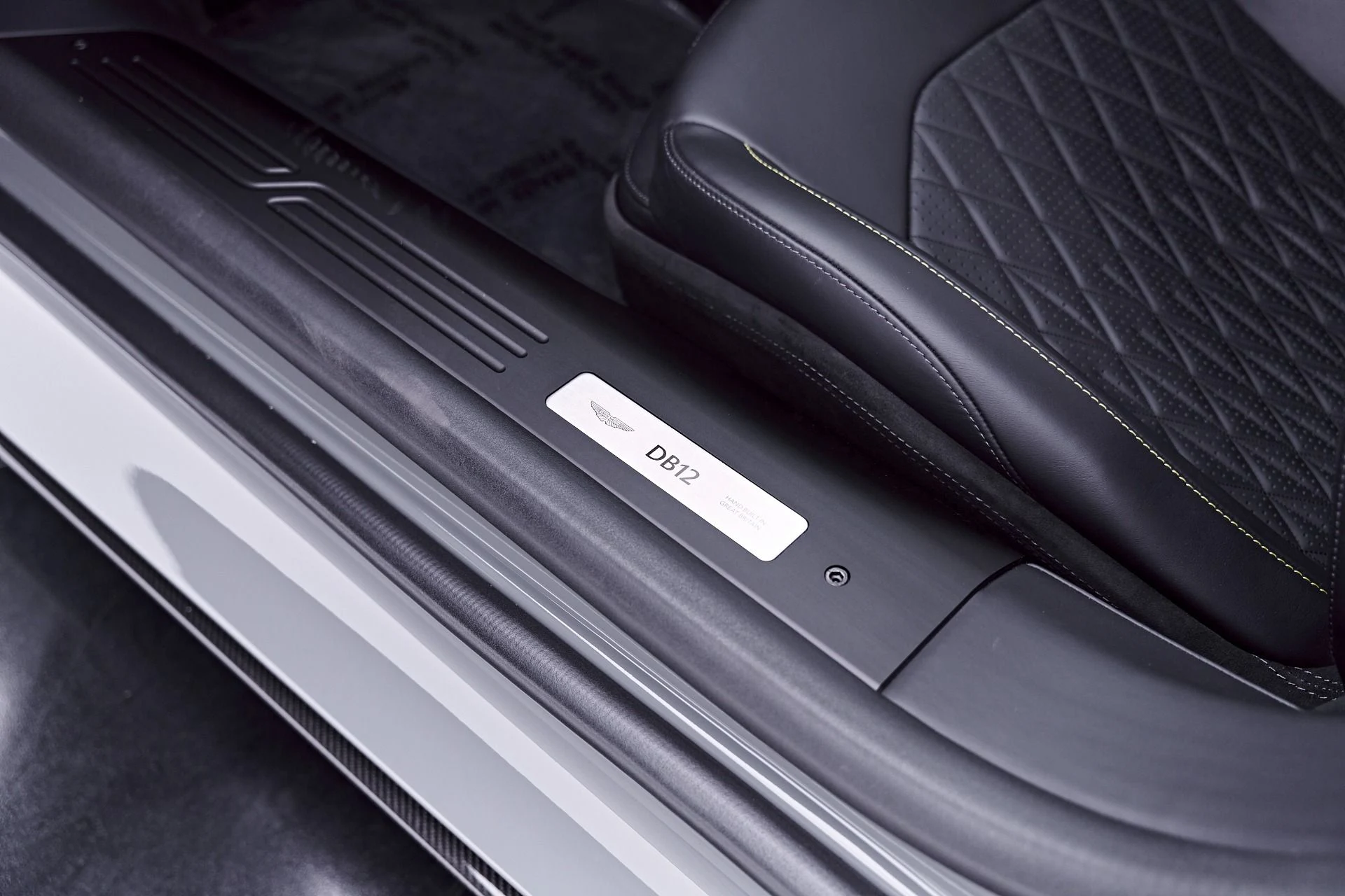 mph045_1524039426_Used_2024_Aston_Martin_DB_12_1781813835_ab0e26d793