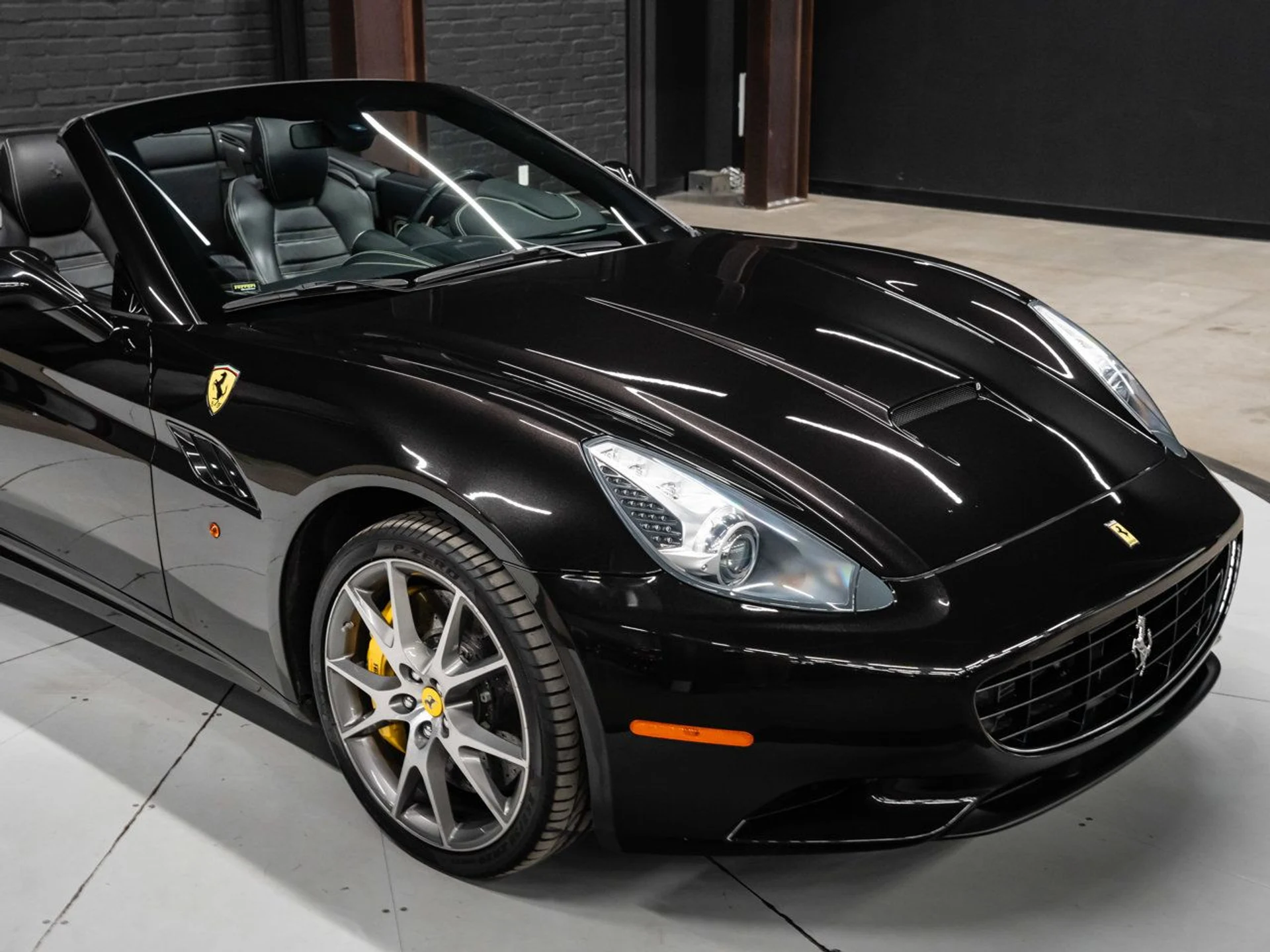 mph045_1528658120_ferrari_california_2011_50cec61a81
