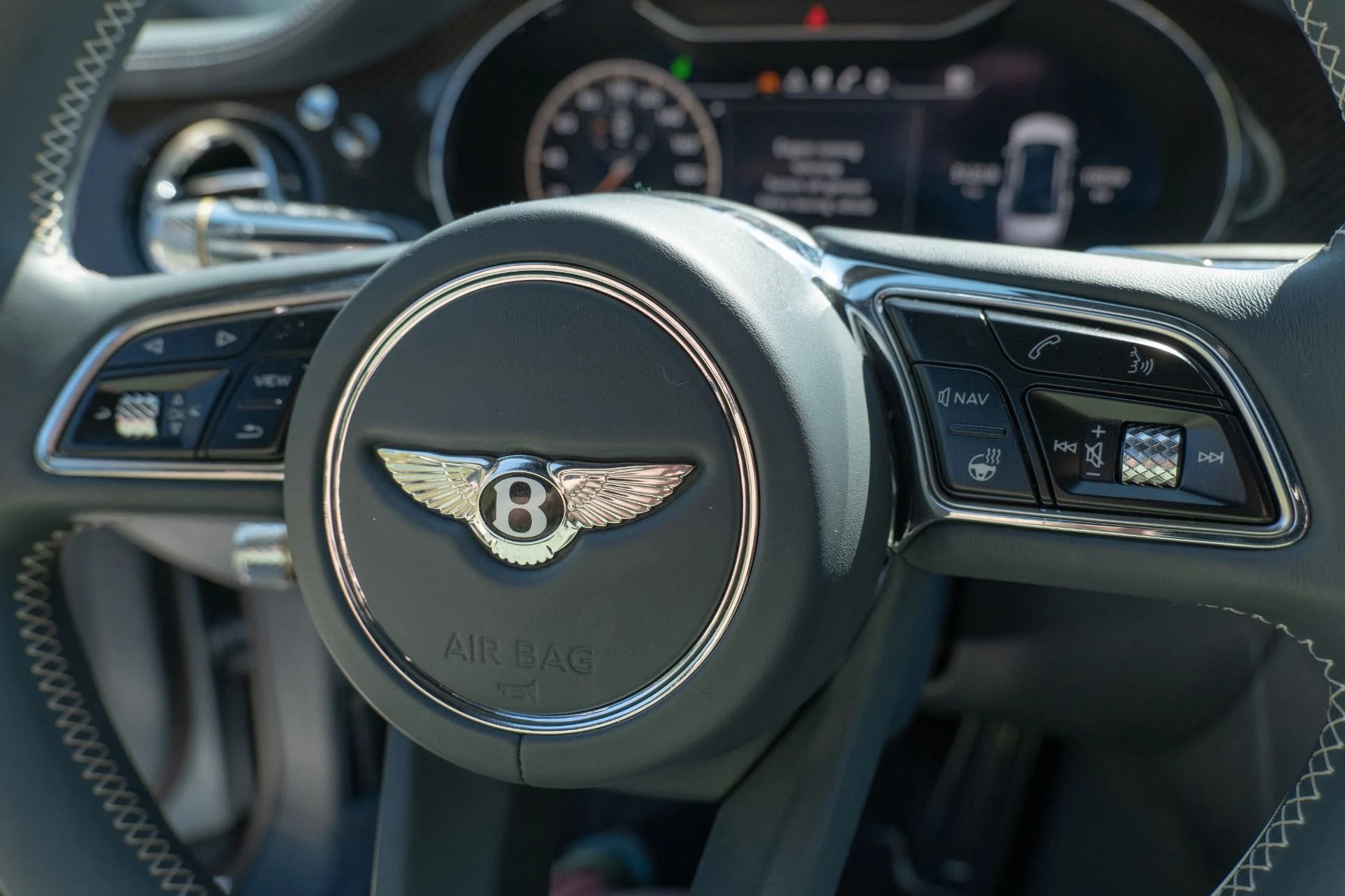 mph045_1532821508_Used_2022_Bentley_Flying_Spur_V8_1791935047_4e167892f6