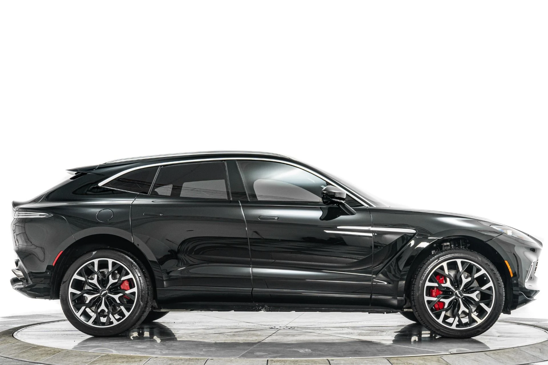 mph045_1538150221_Used_2021_Aston_Martin_DBX_Indulgence_Pack_Panoramic_Roof_1779371883_6fb4e92d7d