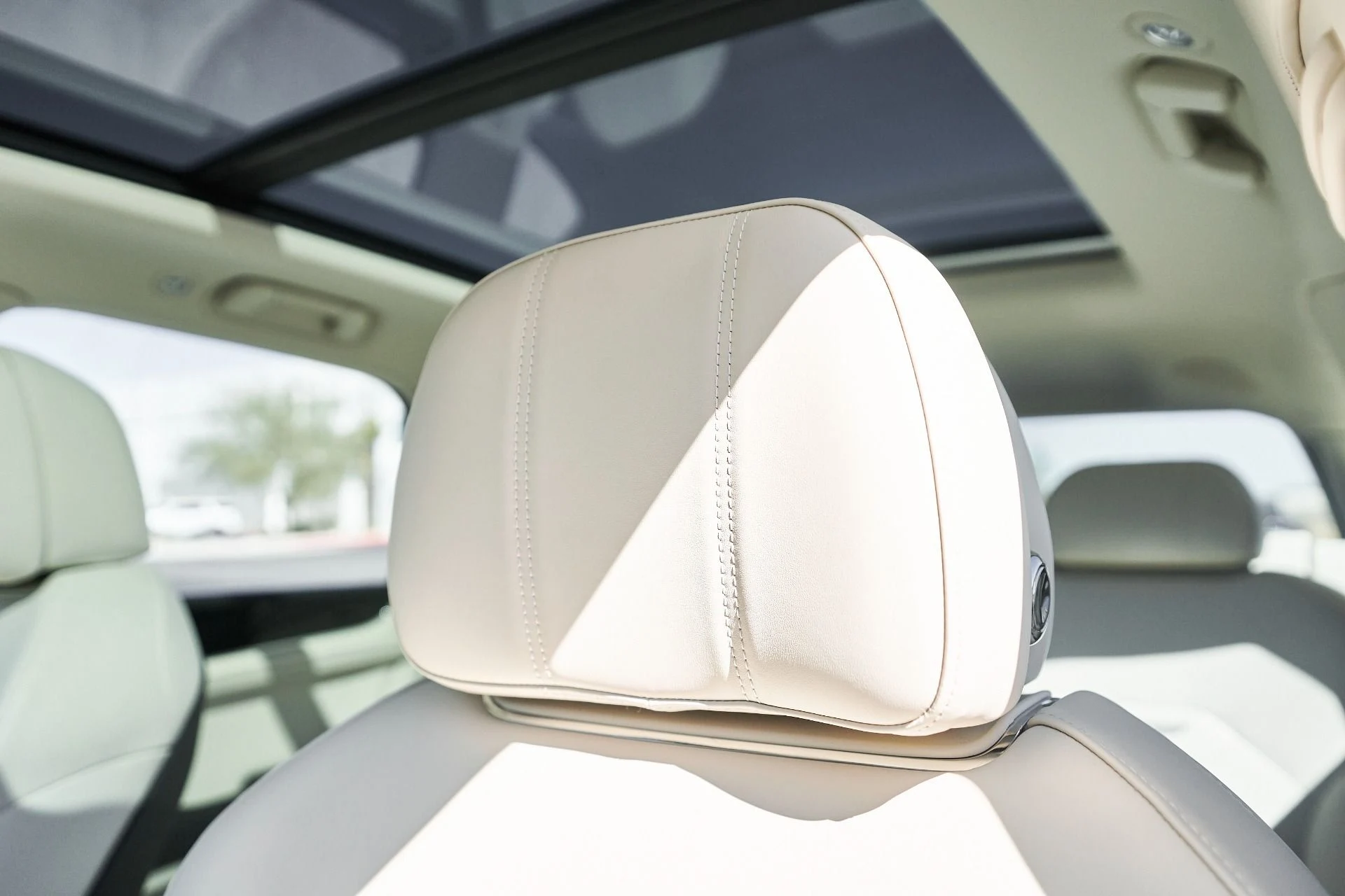 mph045_1561631462_Used_2024_Bentley_Bentayga_Hybrid_S_1759985924_e4d843915e