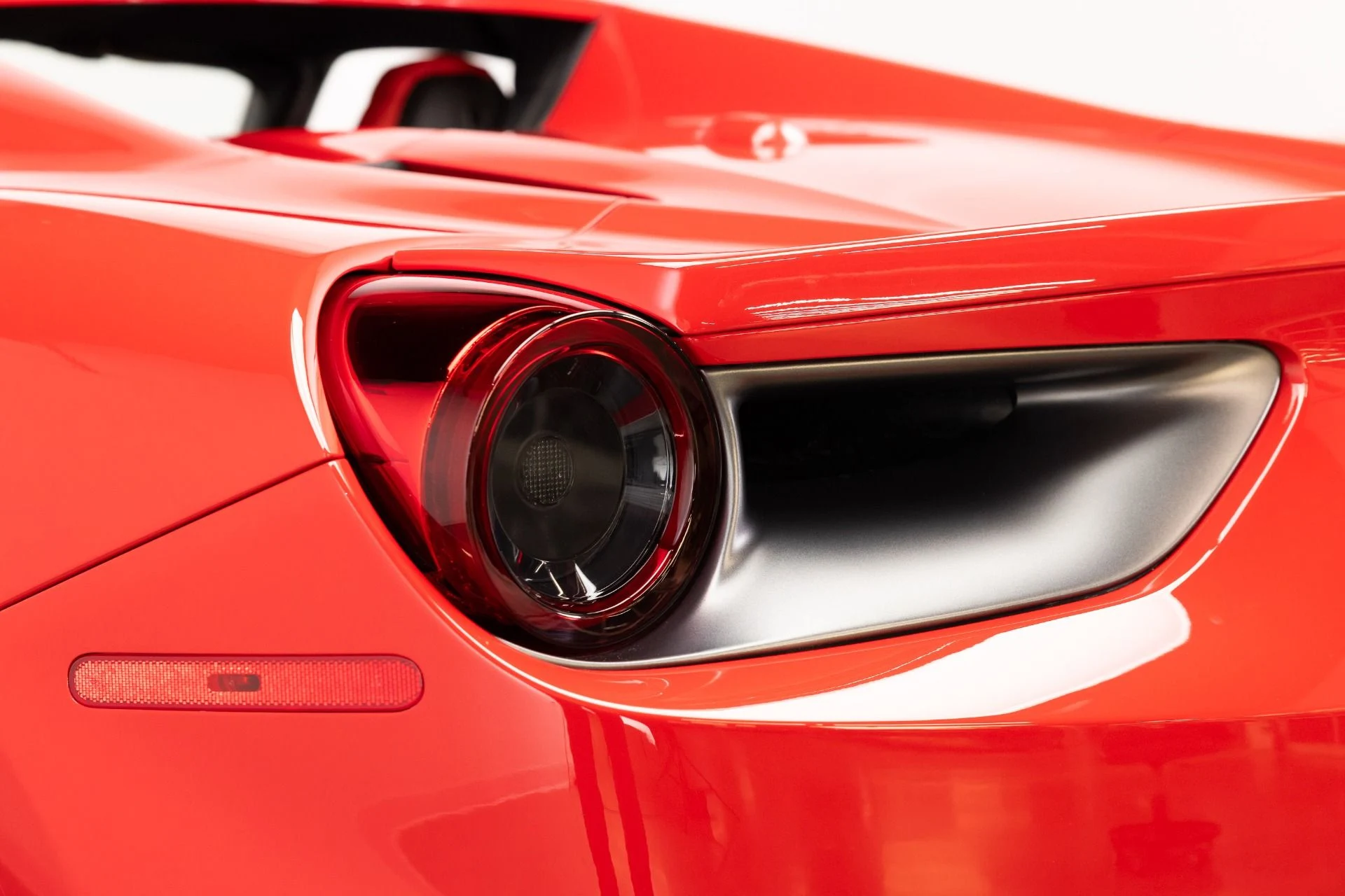 mph045_1585357292_Used_2017_Ferrari_488_Spider_1782928038_0087ae5aff