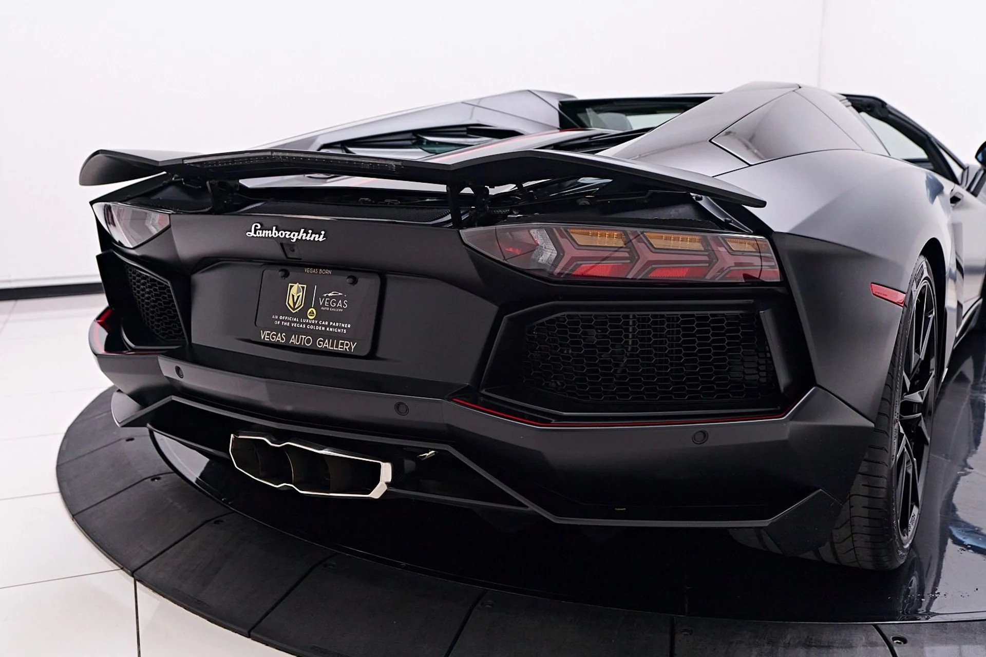 mph045_1592109643_Used_2016_Lamborghini_Aventador_LP_700_4_1745086156_17f75f179c