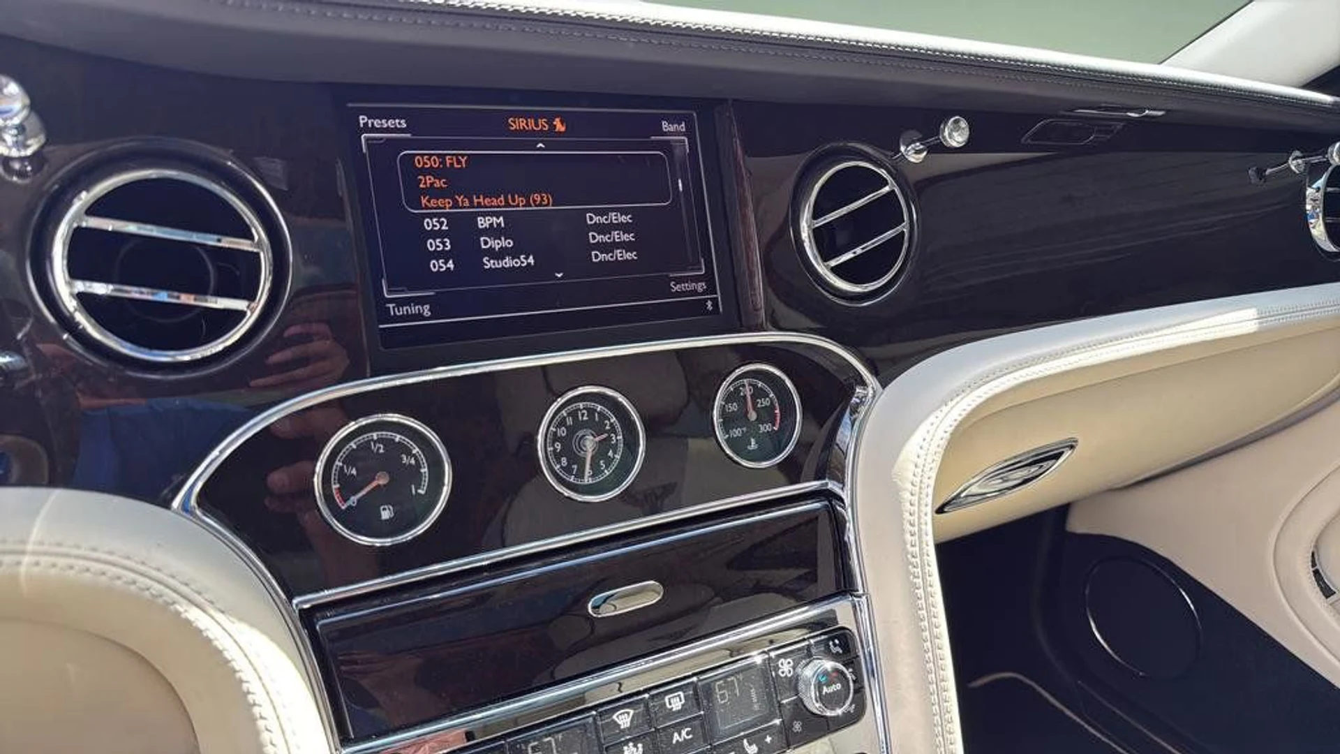 mph045_160099084_6cb8fd17f56148028a871b60fae0c87b_c36f062c1a