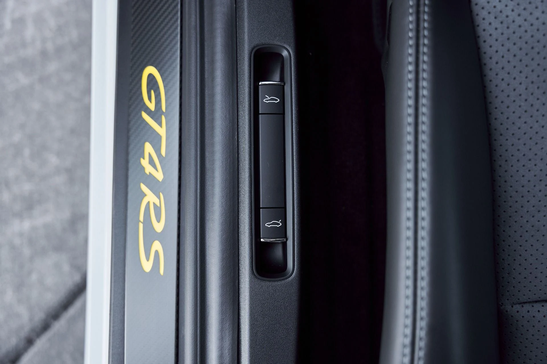 mph045_1604288660_Used_2024_Porsche_718_Cayman_GT_4_RS_1766514218_86b3b082bb