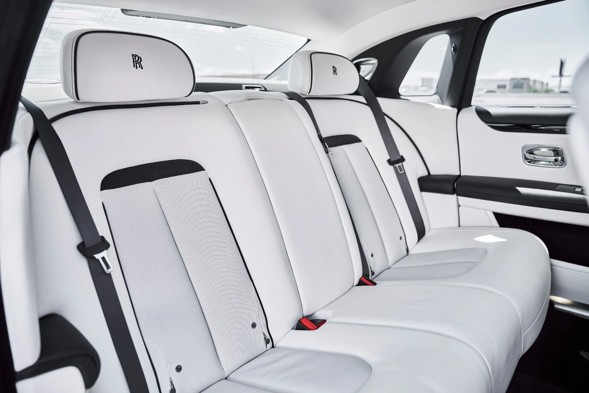 mph045_1613113510_Used_2026_Rolls_Royce_Ghost_Base_1780101141_7b0b45d423