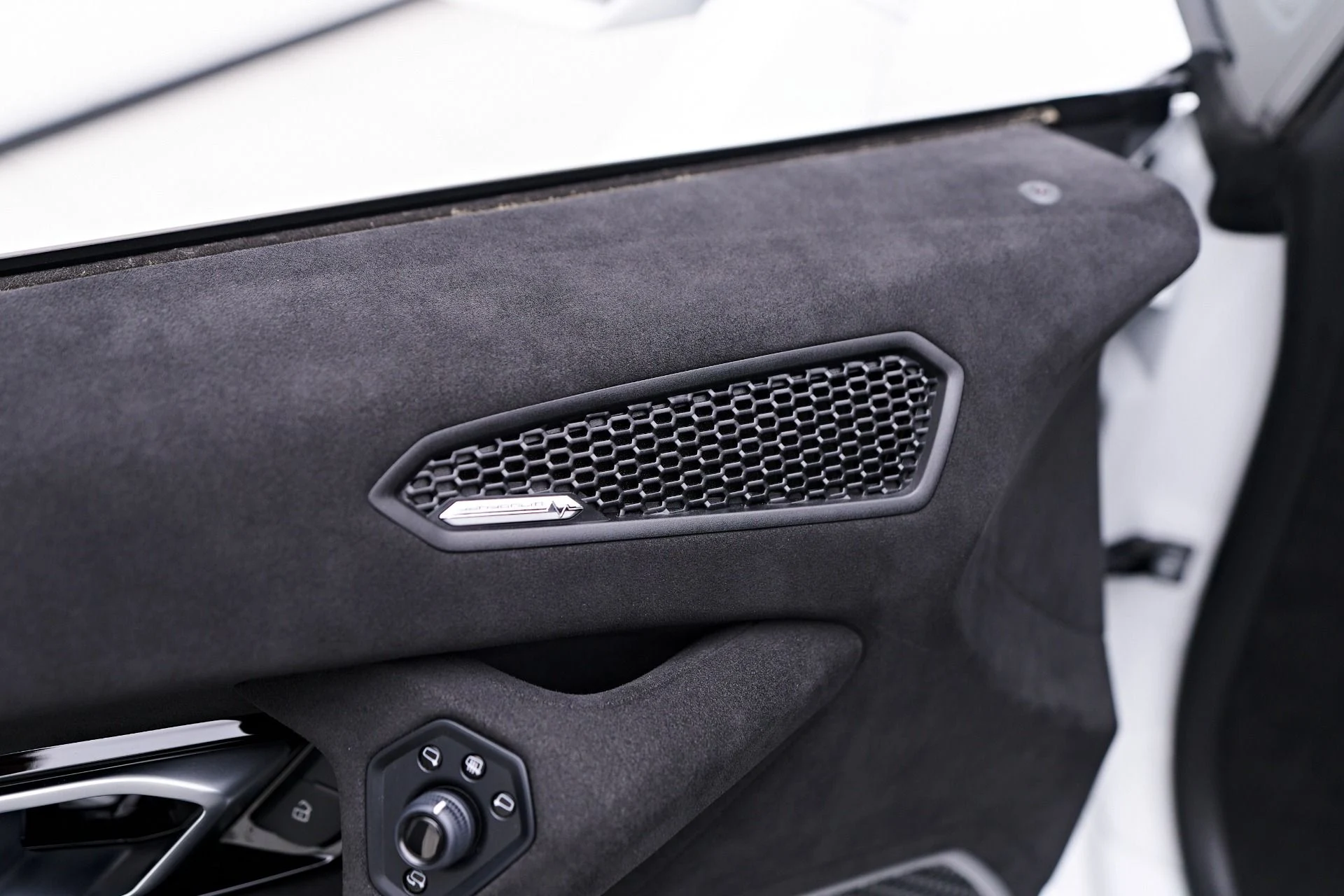 mph045_162749359_Used_2023_Lamborghini_Huracan_Tecnica_Base_1750384074_83332e7118
