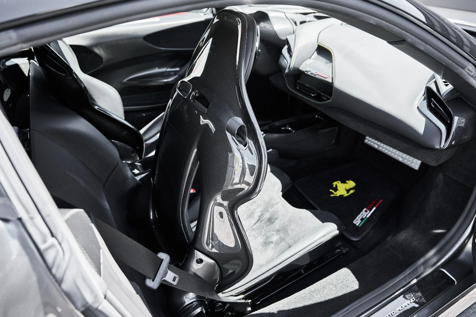 mph045_1645050749_Used_2021_Ferrari_SF_90_Stradale_Base_1781822352_f9b79c4068