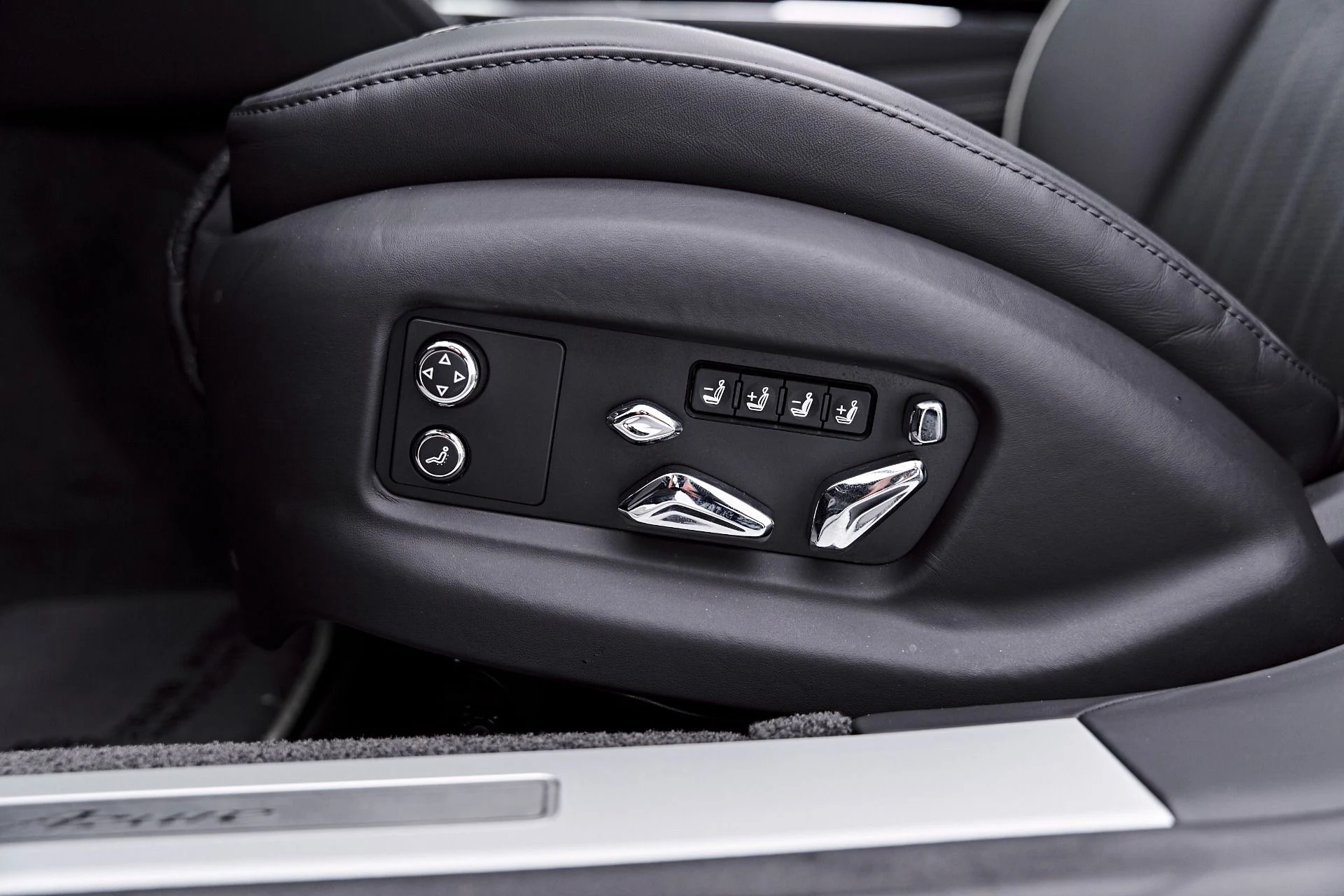 mph045_1652792965_Used_2023_Bentley_Flying_Spur_V8_1789628098_ef9c291ca8