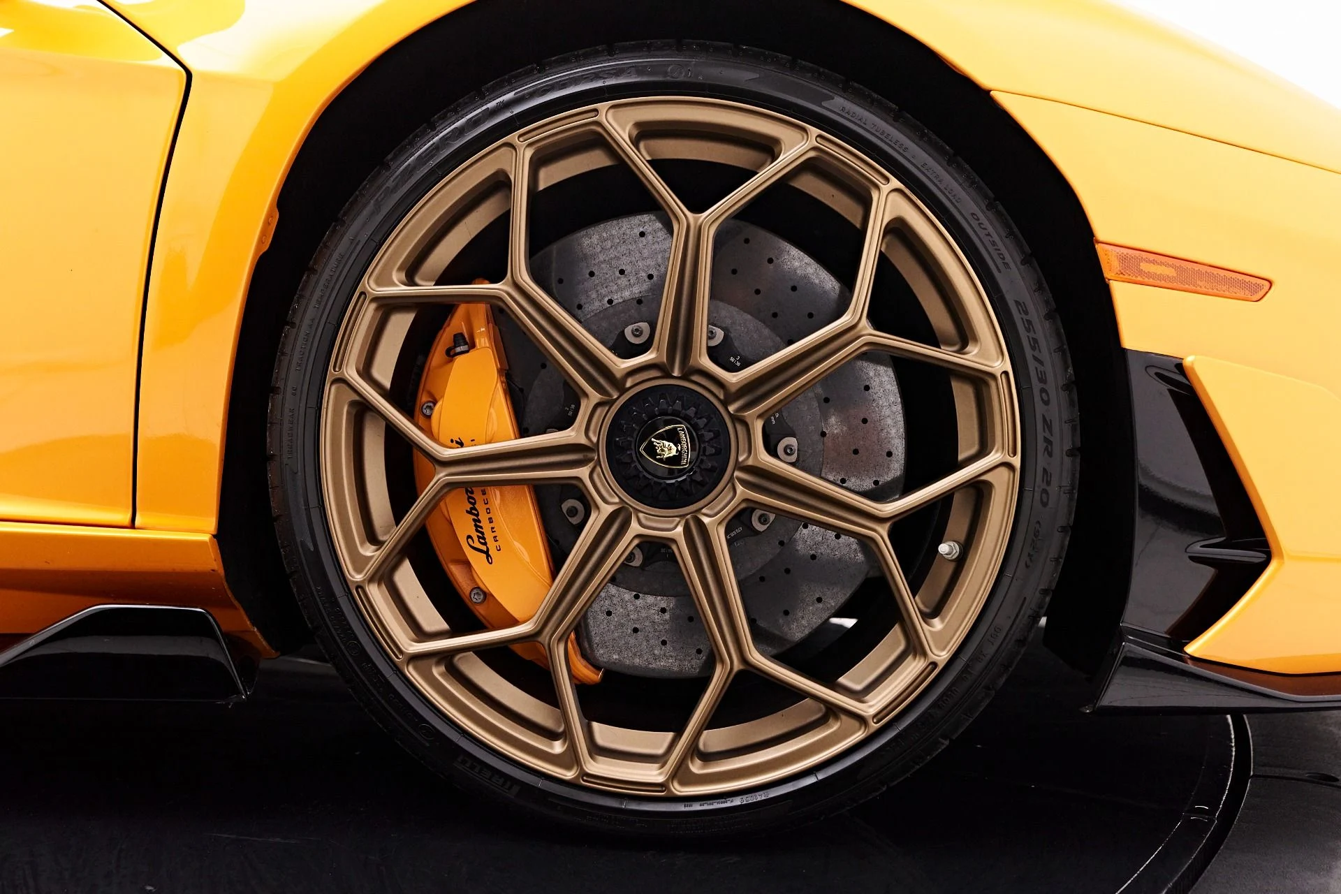 mph045_1672069823_Used_2021_Lamborghini_Aventador_SVJ_Base_1755224573_7e6e9bd48a