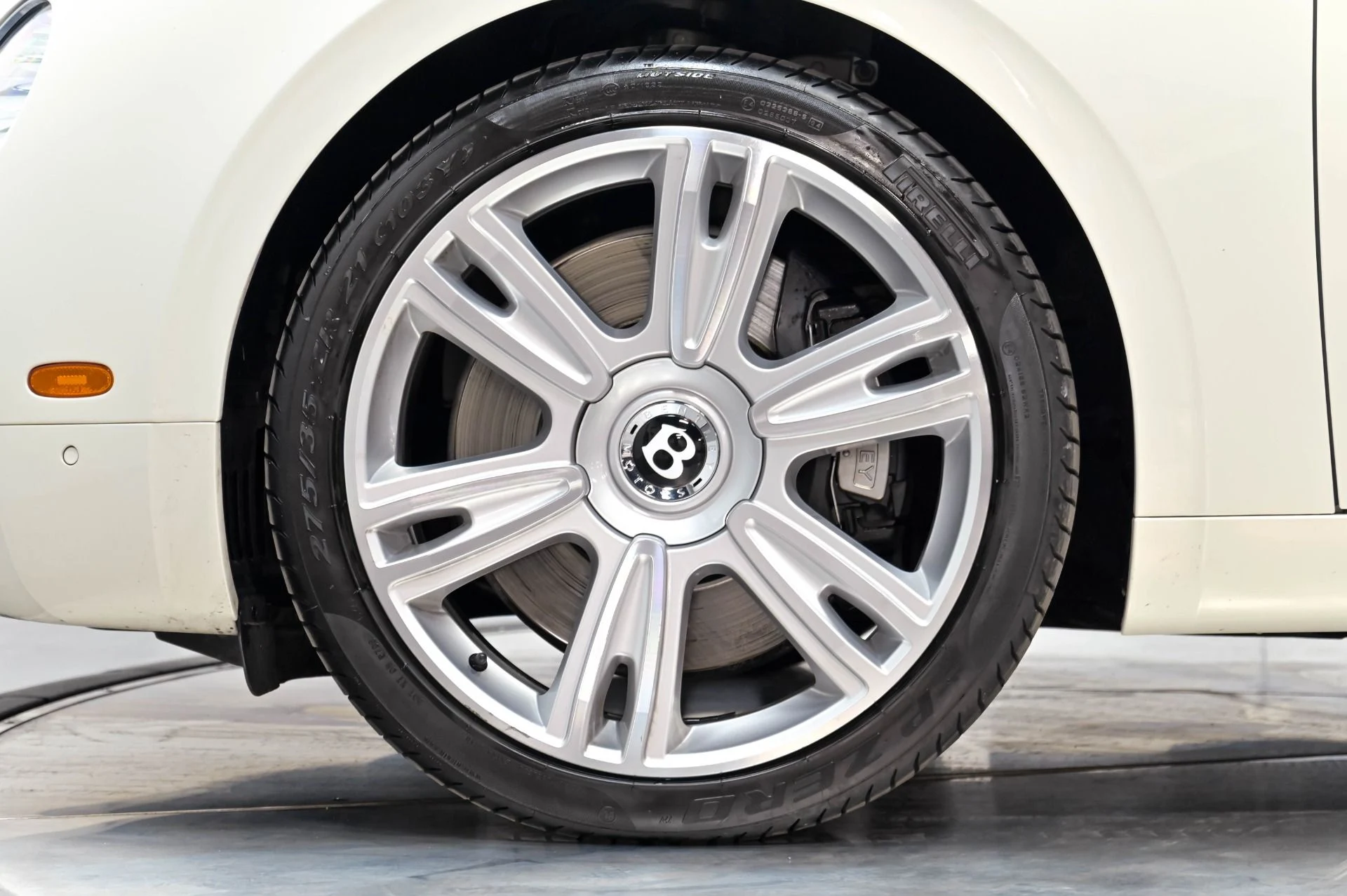 mph045_1692944096_Used_2016_Bentley_Flying_Spur_W12_1779838751_03fe6ce399