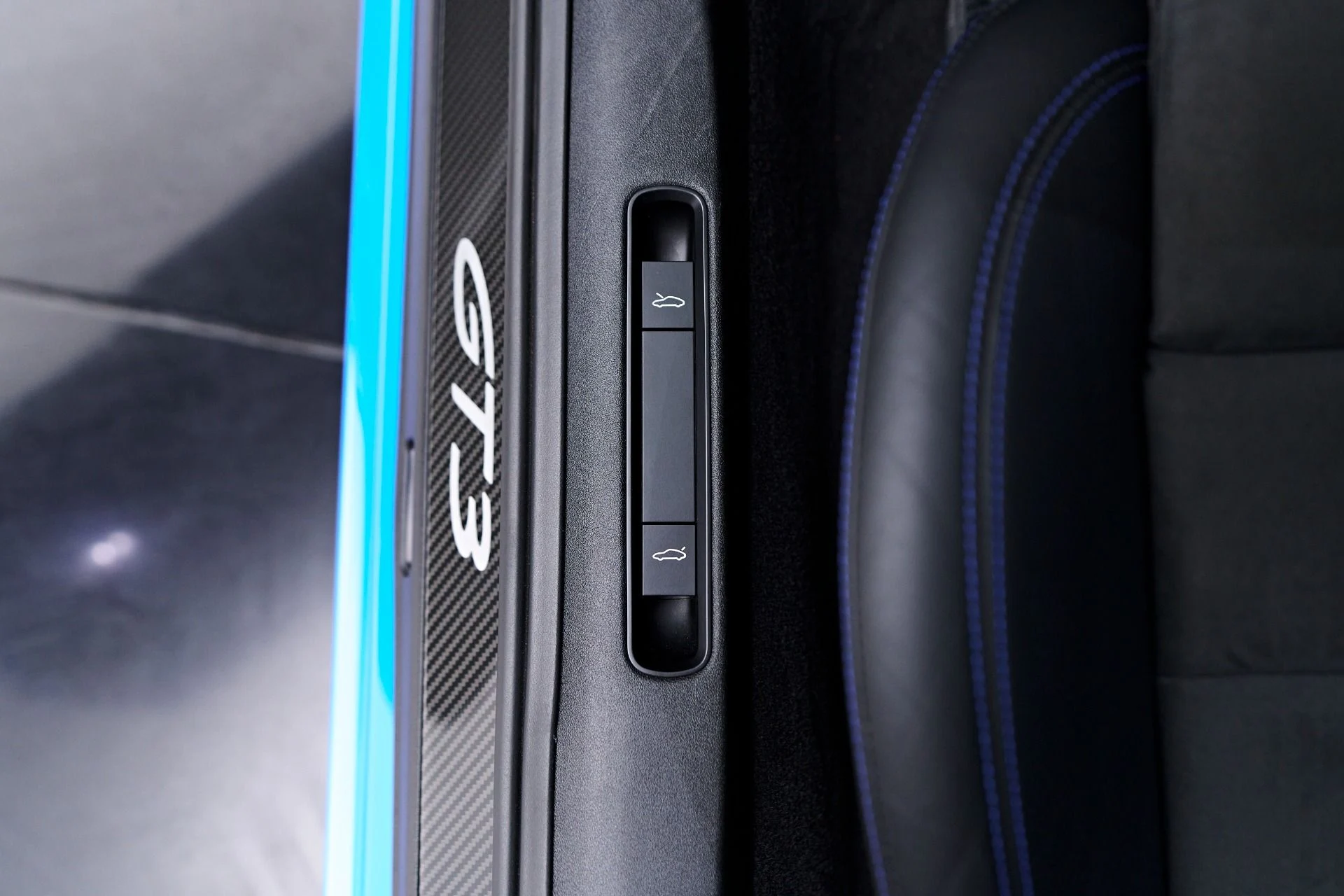 mph045_1712019291_Used_2022_Porsche_911_GT_3_1757034836_0d3400d8c2