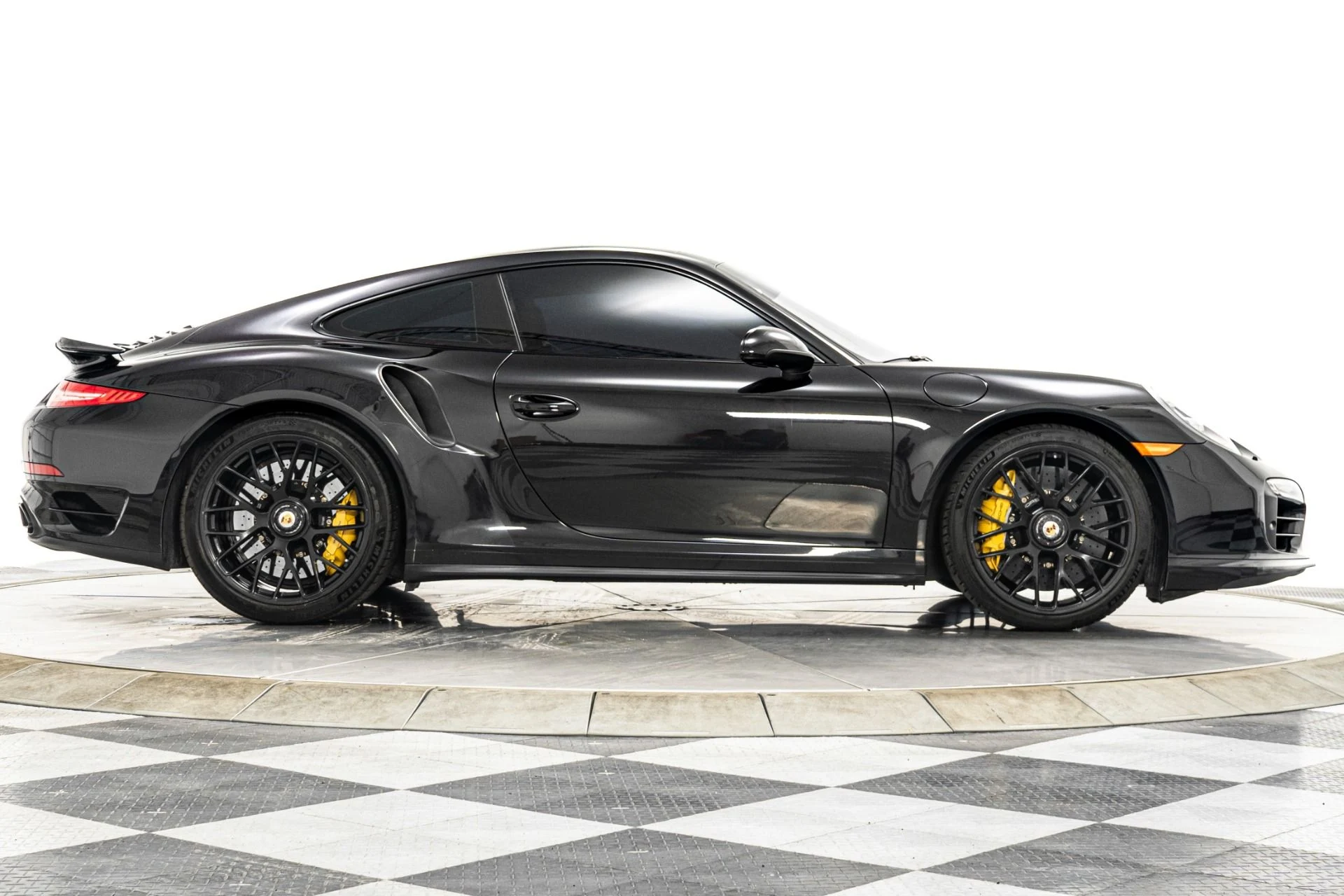 mph045_1745620305_Used_2014_Porsche_911_Turbo_S_560_Horsepower_Natural_Leather_Heated_and_Ventilated_Seats_1776370502_3331e436c8