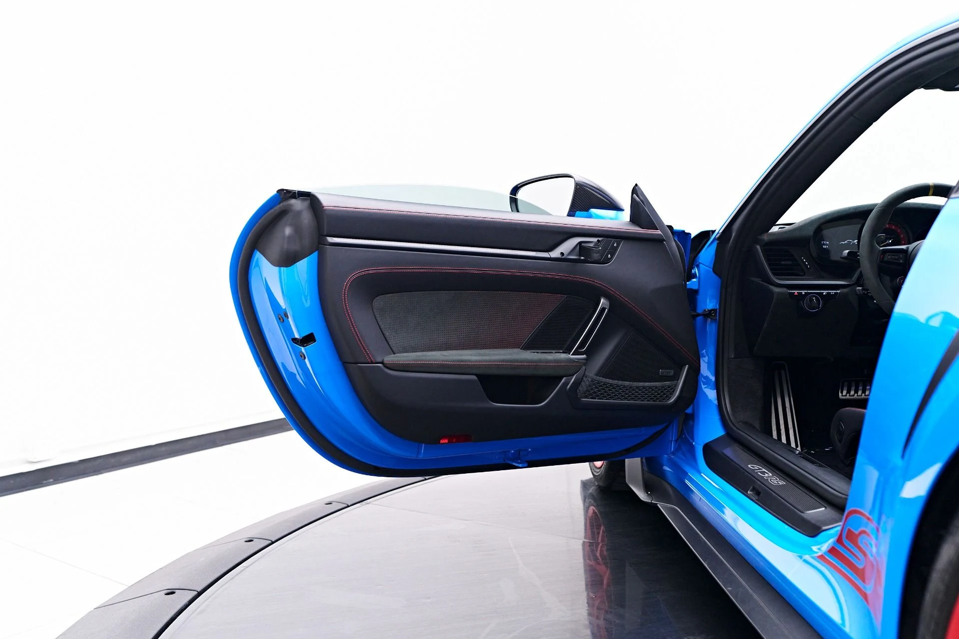 mph045_1748745802_Used_2024_Porsche_911_GT_3_RS_1754618646_898ad1f60a
