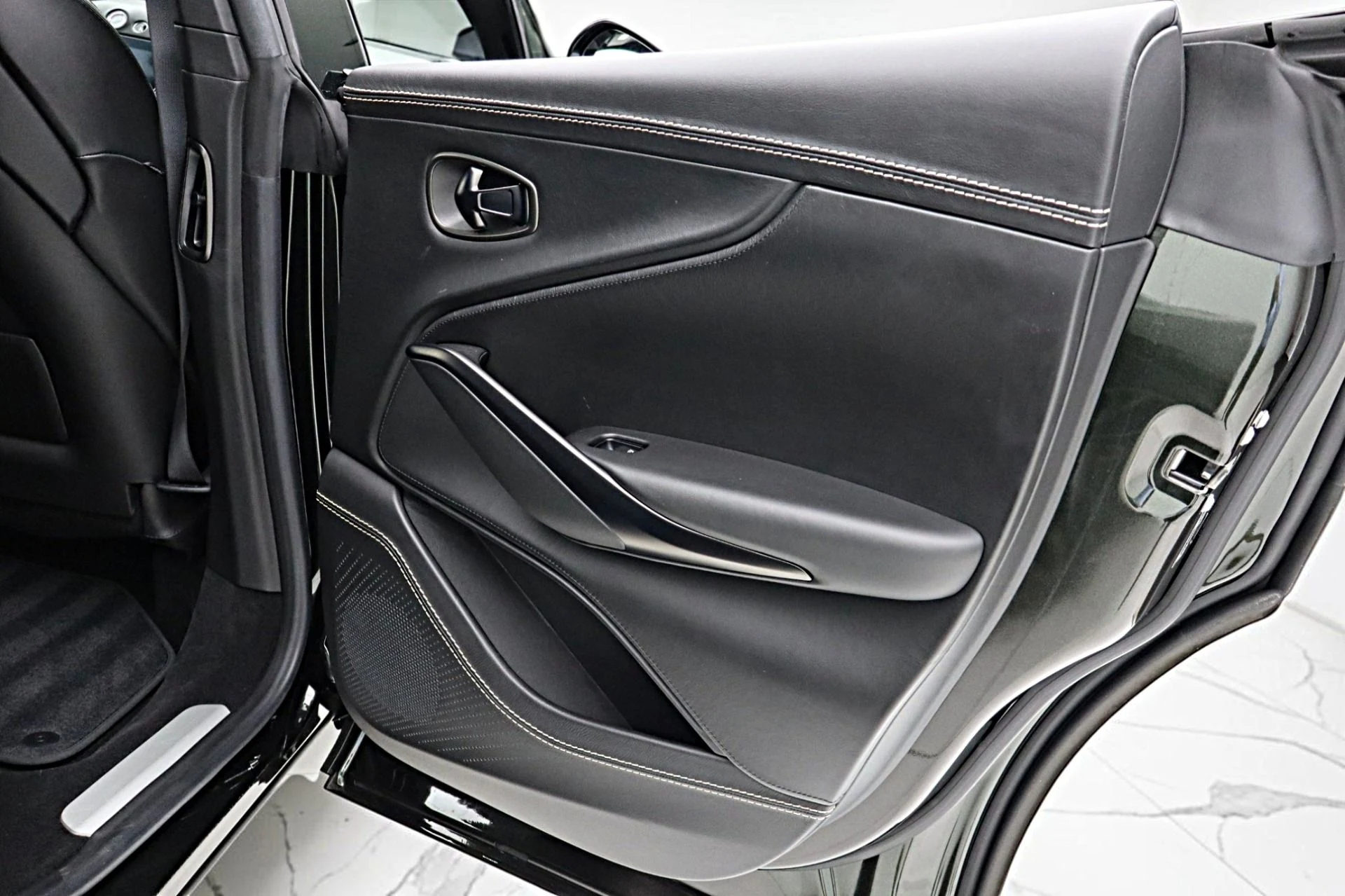 mph045_1754567035_Used_2021_Aston_Martin_DBX_9cac27bb1f