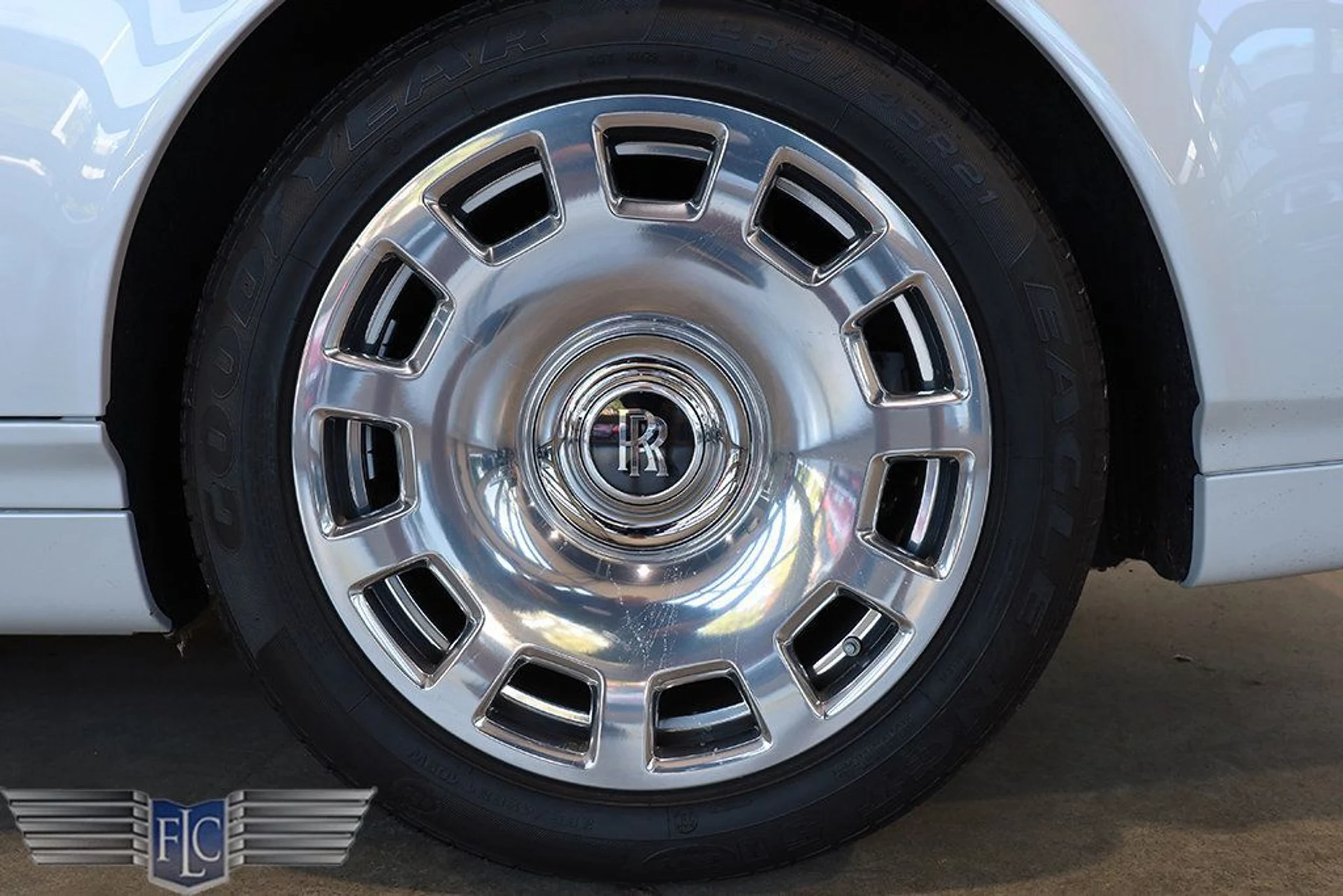 mph045_176443657_used_2017_rolls_royce_phantom_dropheadcoupe_9689_22945304_46_1024_0f59e52060