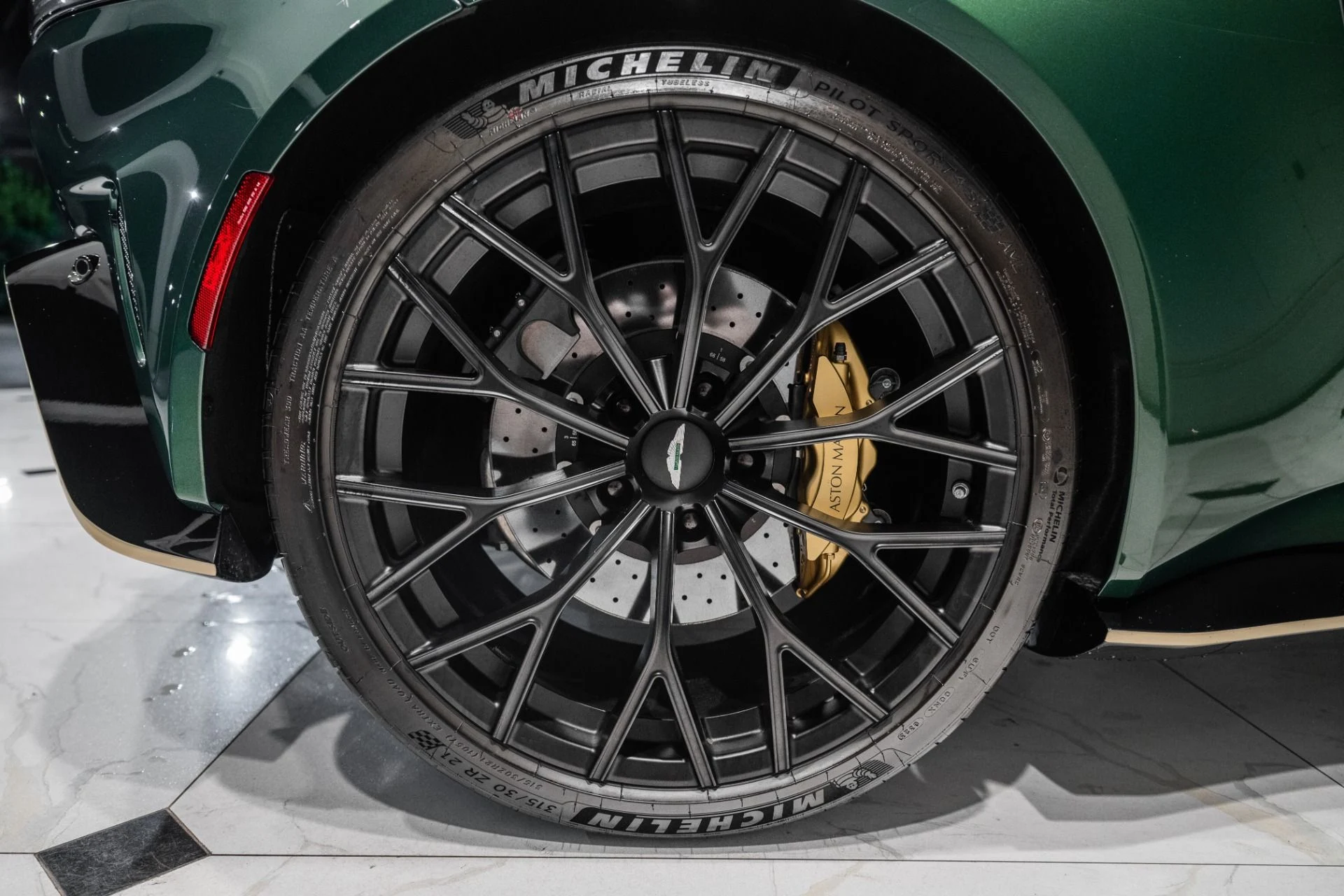 mph045_1783668921_Used_2023_Aston_Martin_Vantage_V12_1787759949_ef0ef37358