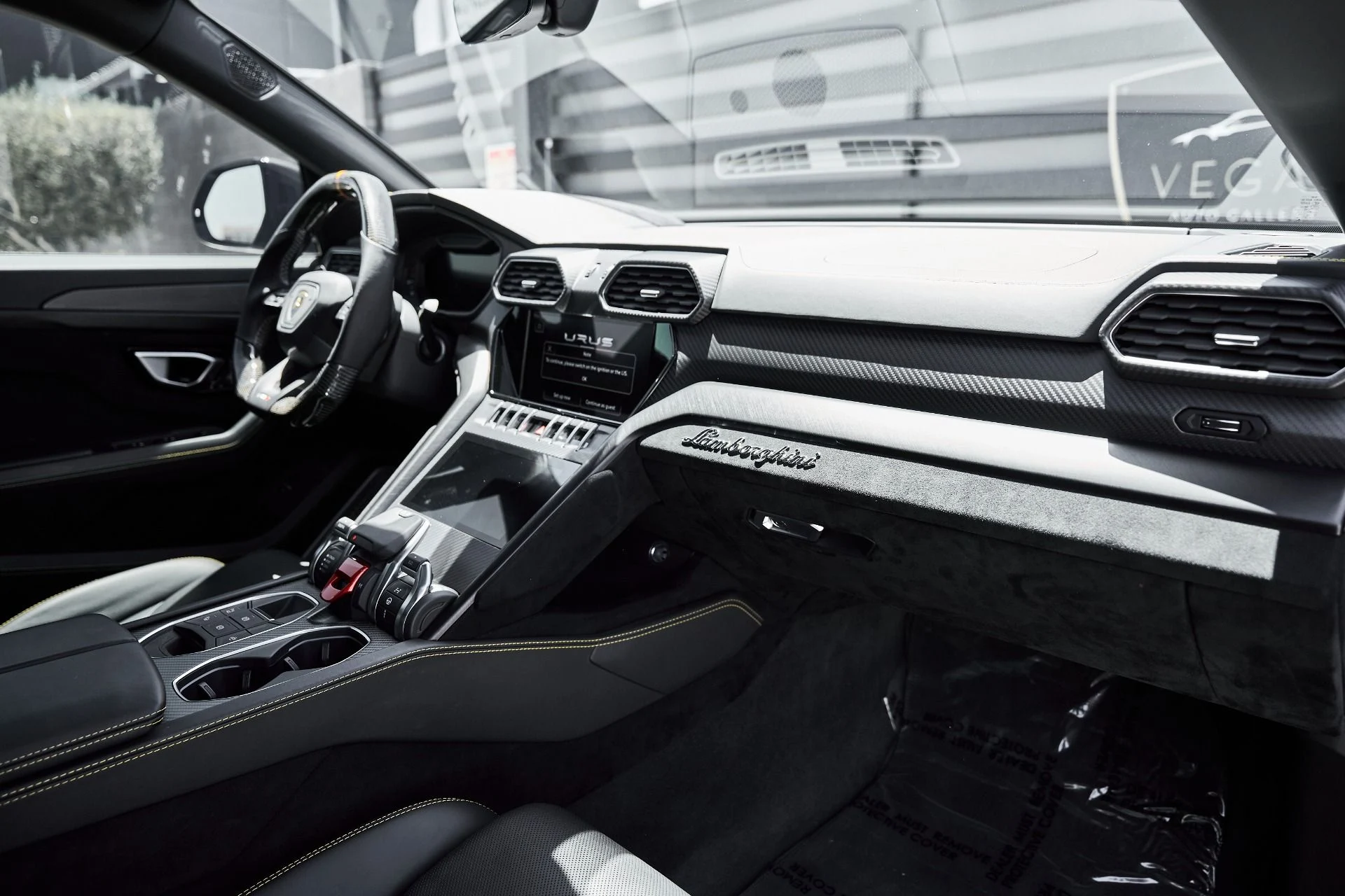 mph045_1784687281_Used_2024_Lamborghini_Urus_Performante_1781228472_52716bc654