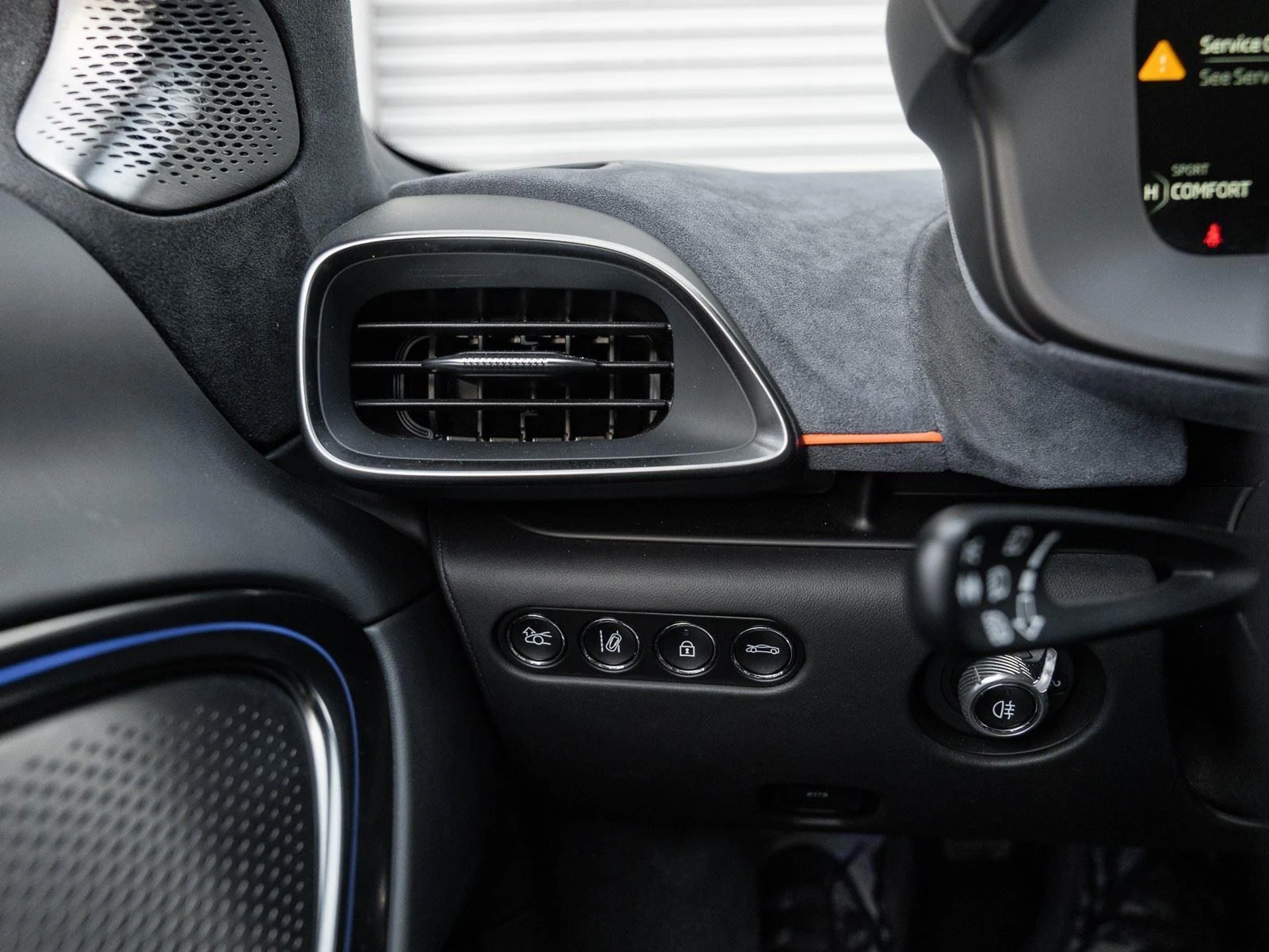 mph045_1809231474_Used_2025_Mc_Laren_Artura_Coupe_1773864522_10d3468ef6