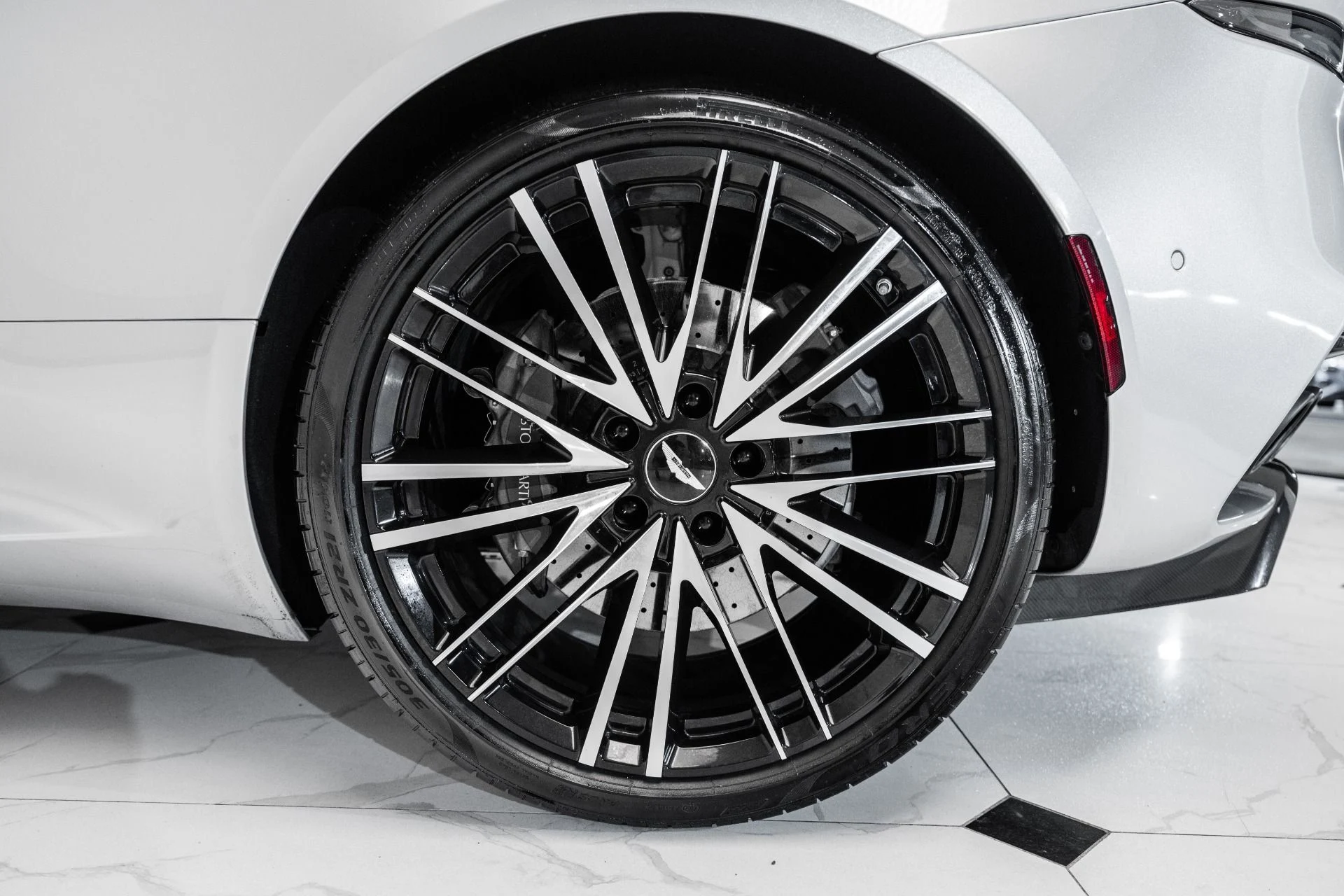 mph045_1820426258_Used_2020_Aston_Martin_DBS_Superleggera_1754334854_b5085c8a50