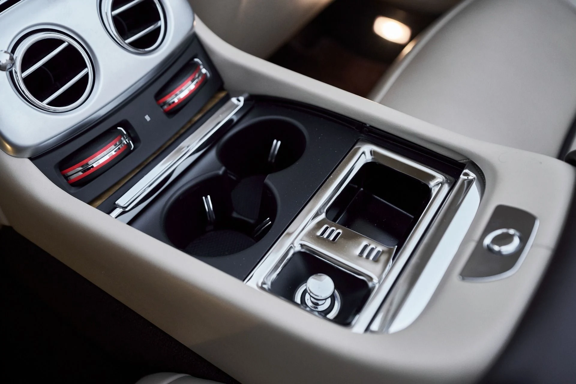 mph045_1823325942_Used_2017_Rolls_Royce_Dawn_Base_1764730538_ab4452b8dc