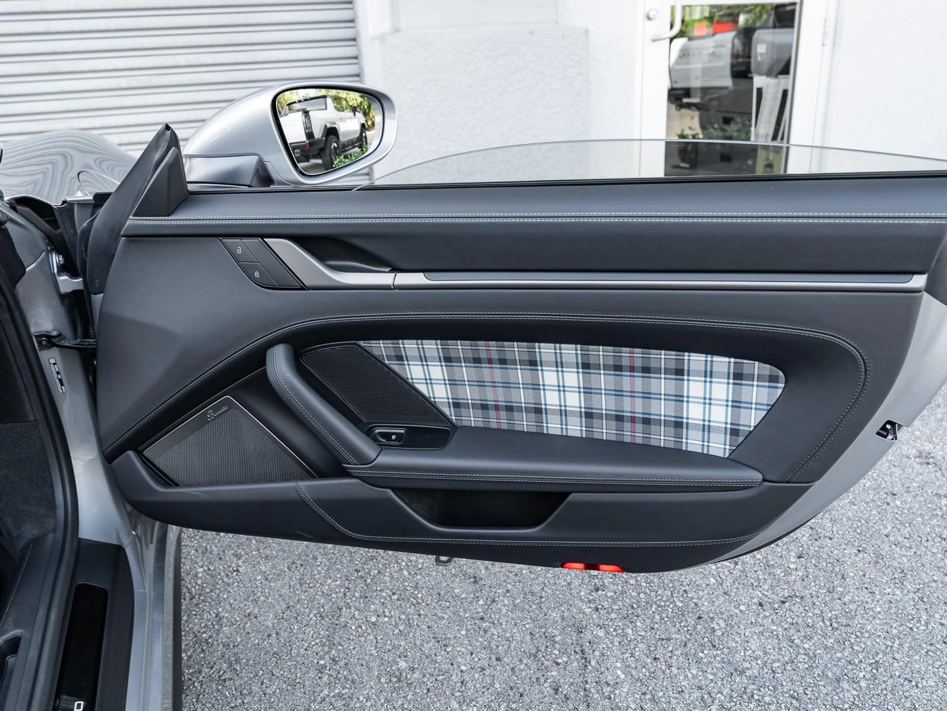 mph045_1826498298_Used_2025_Porsche_911_Turbo_1762268531_1302a6ed05