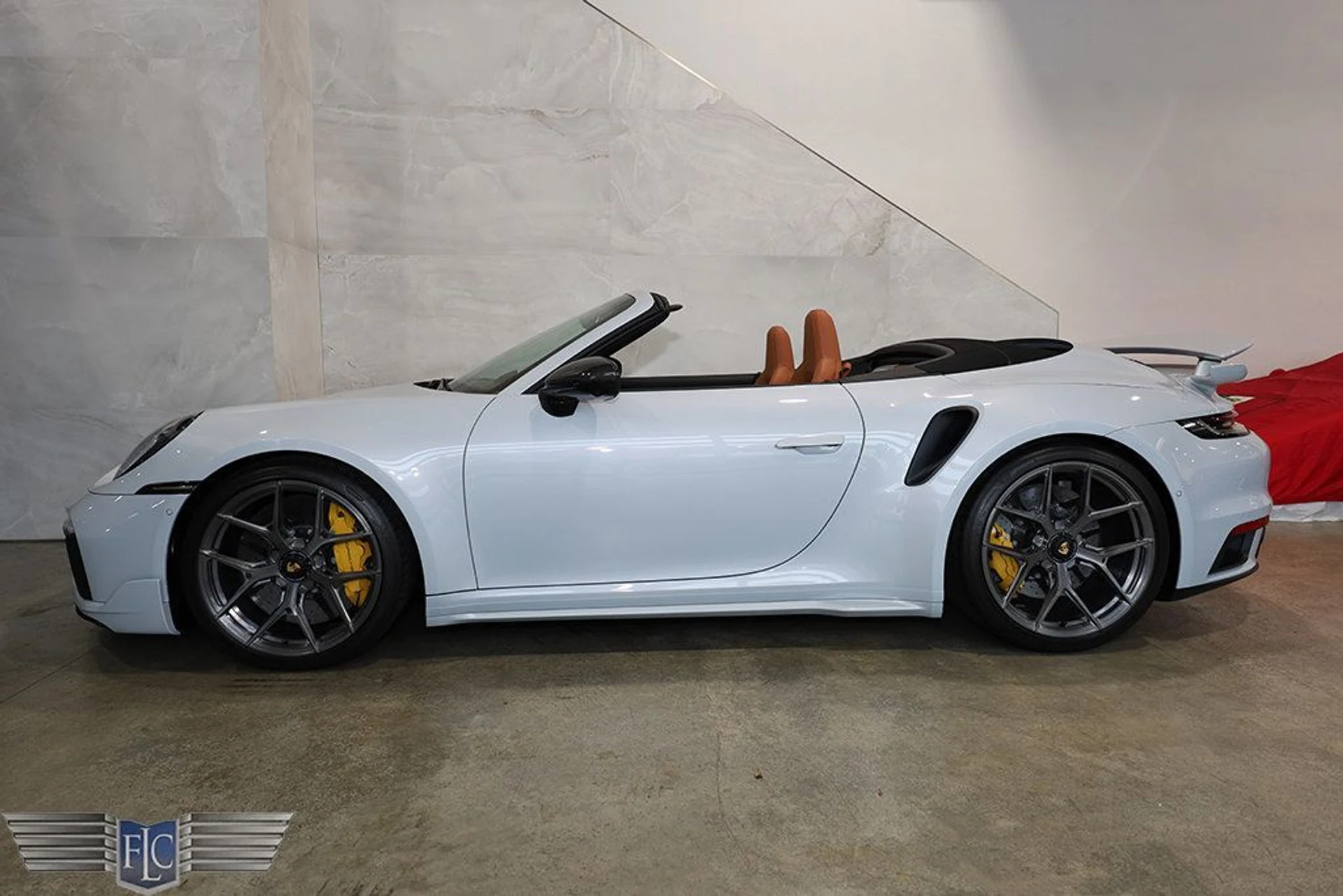 mph045_1831610197_used_2025_porsche_911_turboscabriolet_9689_23038395_46_1024_dc3a314fb3
