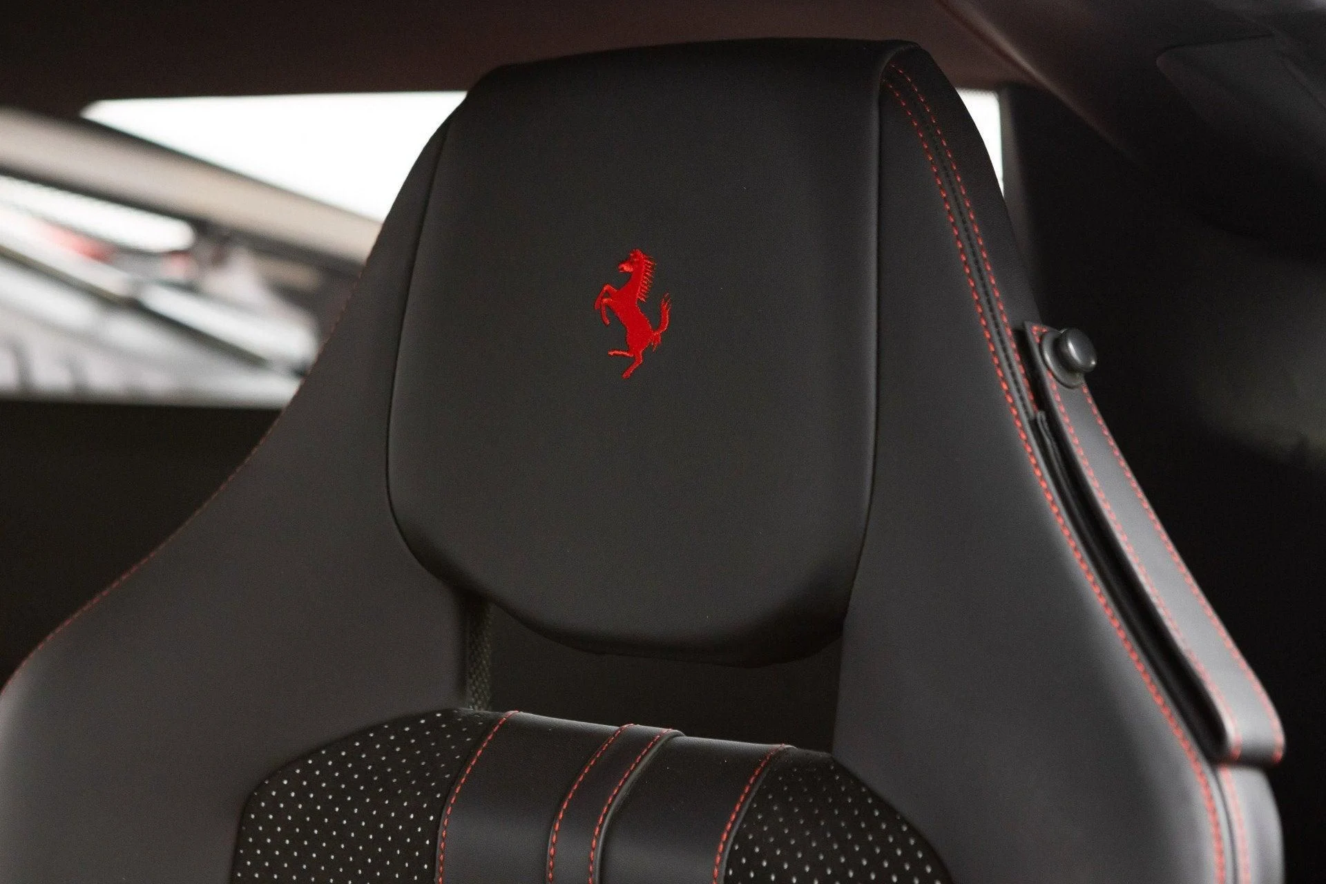 mph045_1846240143_Used_2020_Ferrari_F8_Tributo_1777367305_69adc9d721