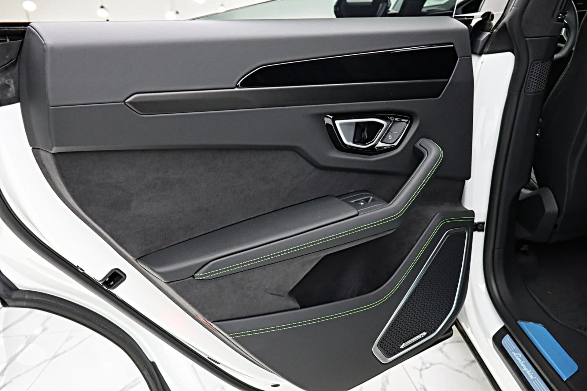 mph045_1846730213_New_2026_Lamborghini_Urus_SE_bf828f0e6f