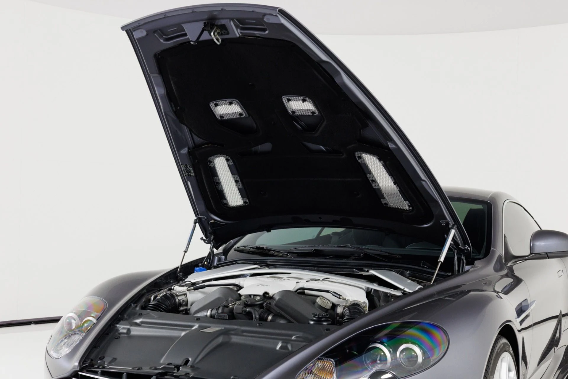 mph045_1847764835_Used_2010_Aston_Martin_DBS_1792190108_0da702594a