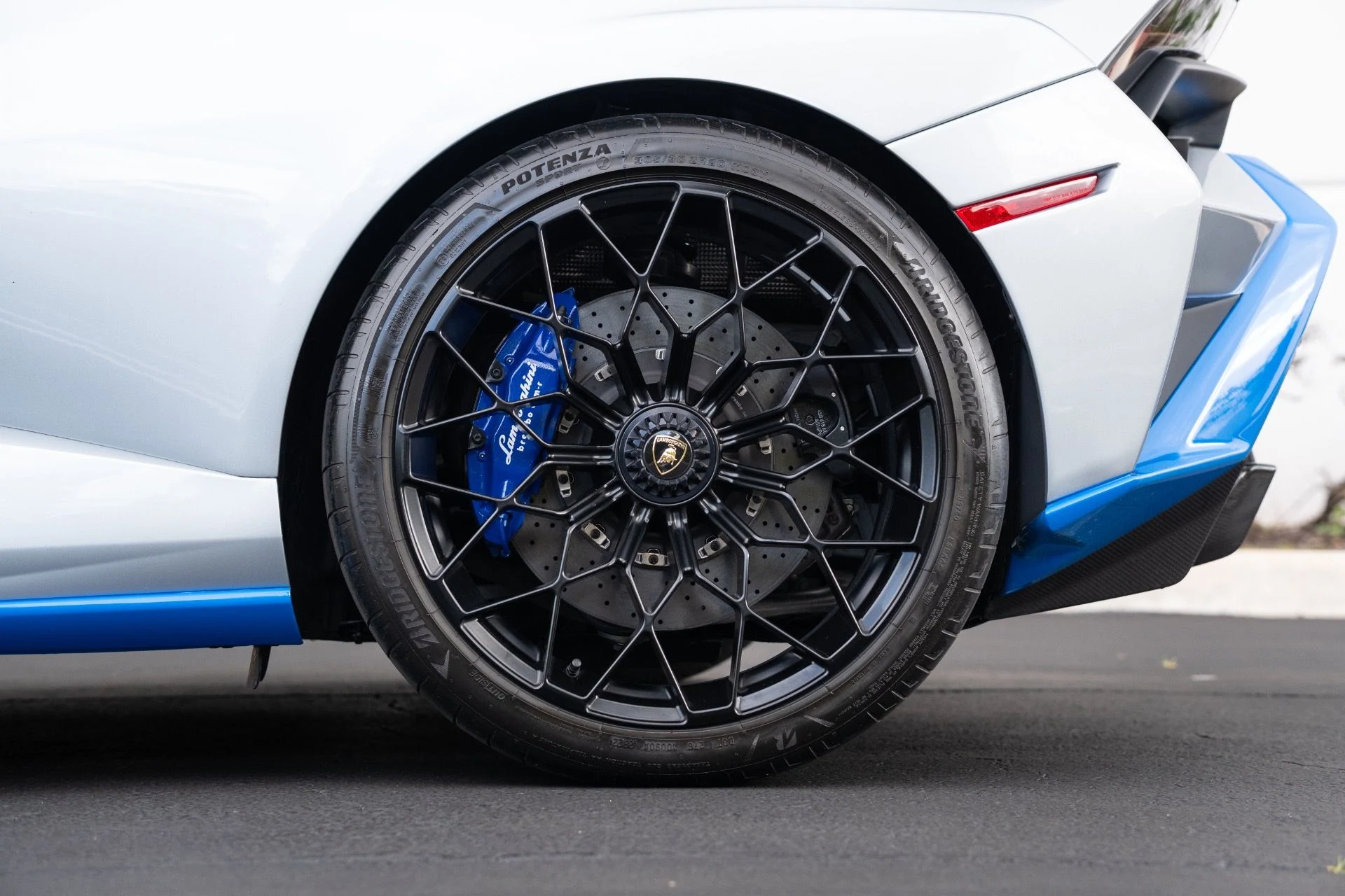 mph045_1847879478_Used_2023_Lamborghini_Huracan_STO_1770160431_aba1b2d834