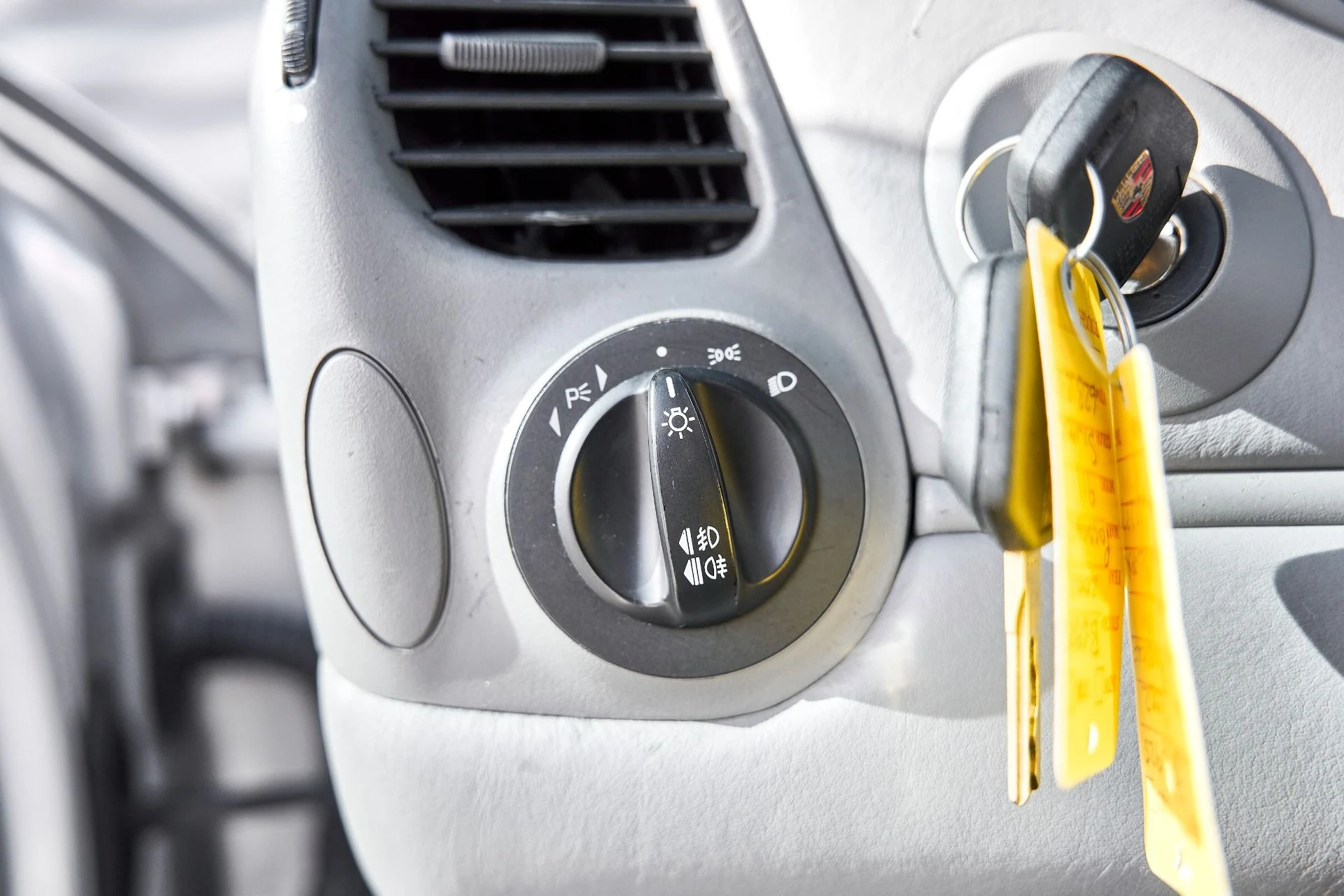 mph045_1848862191_Used_2002_Porsche_911_Carrera_1766458479_76bdcc266a