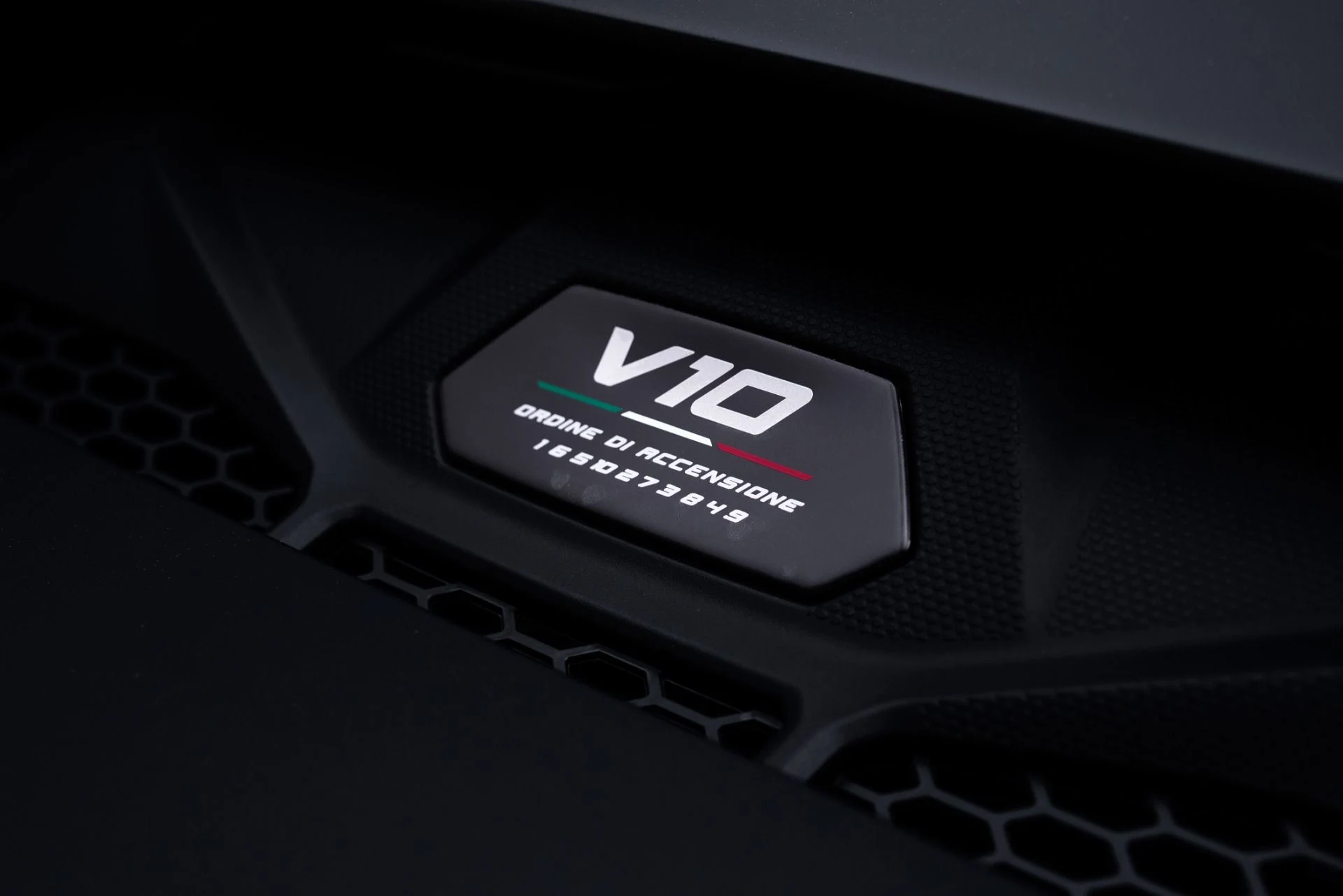 mph045_1849552584_Used_2024_Lamborghini_Huracan_Sterrato_1774458866_93d25edff5