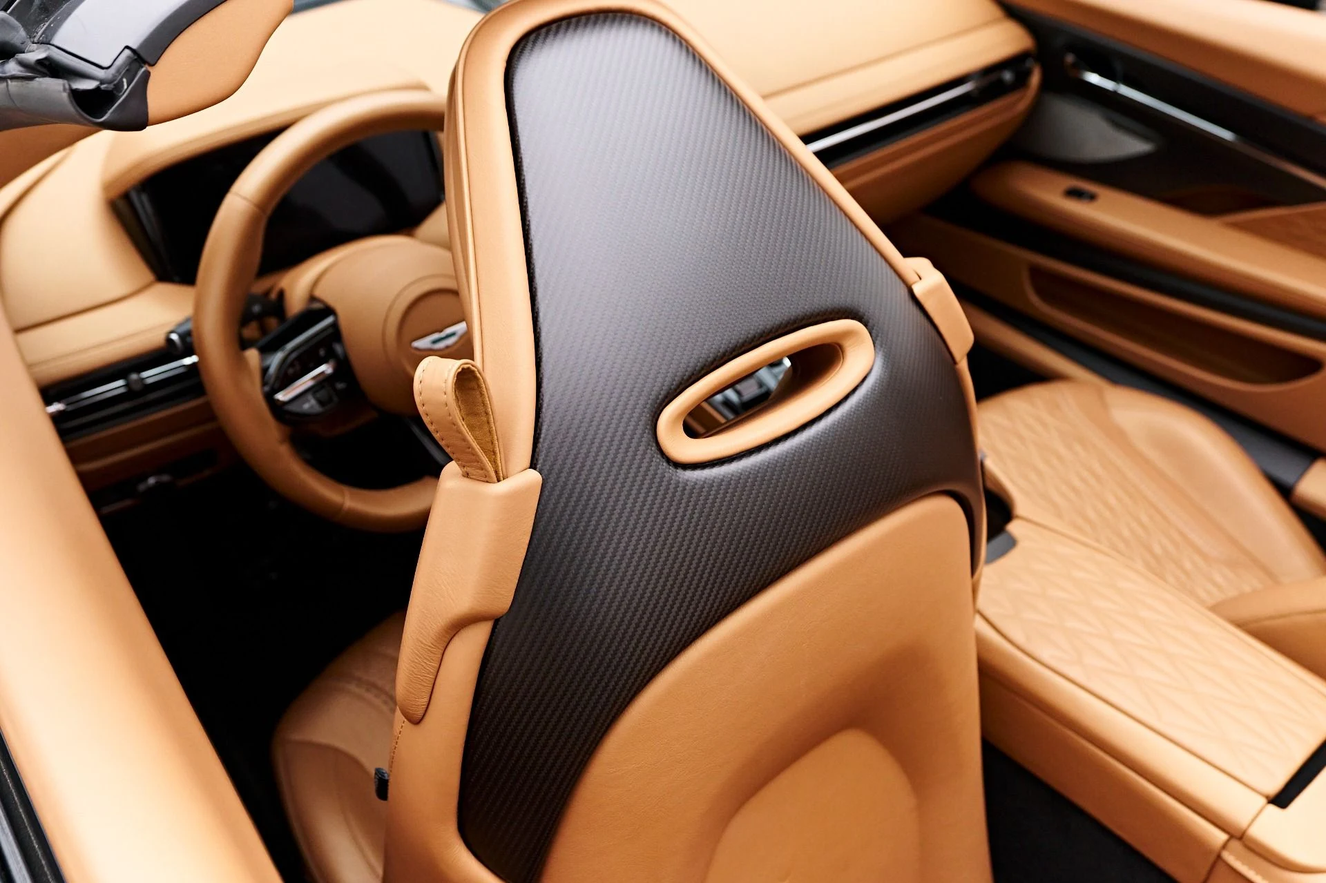 mph045_1855080583_Used_2024_Aston_Martin_DB_12_Volante_1731606794_637f22c6a8