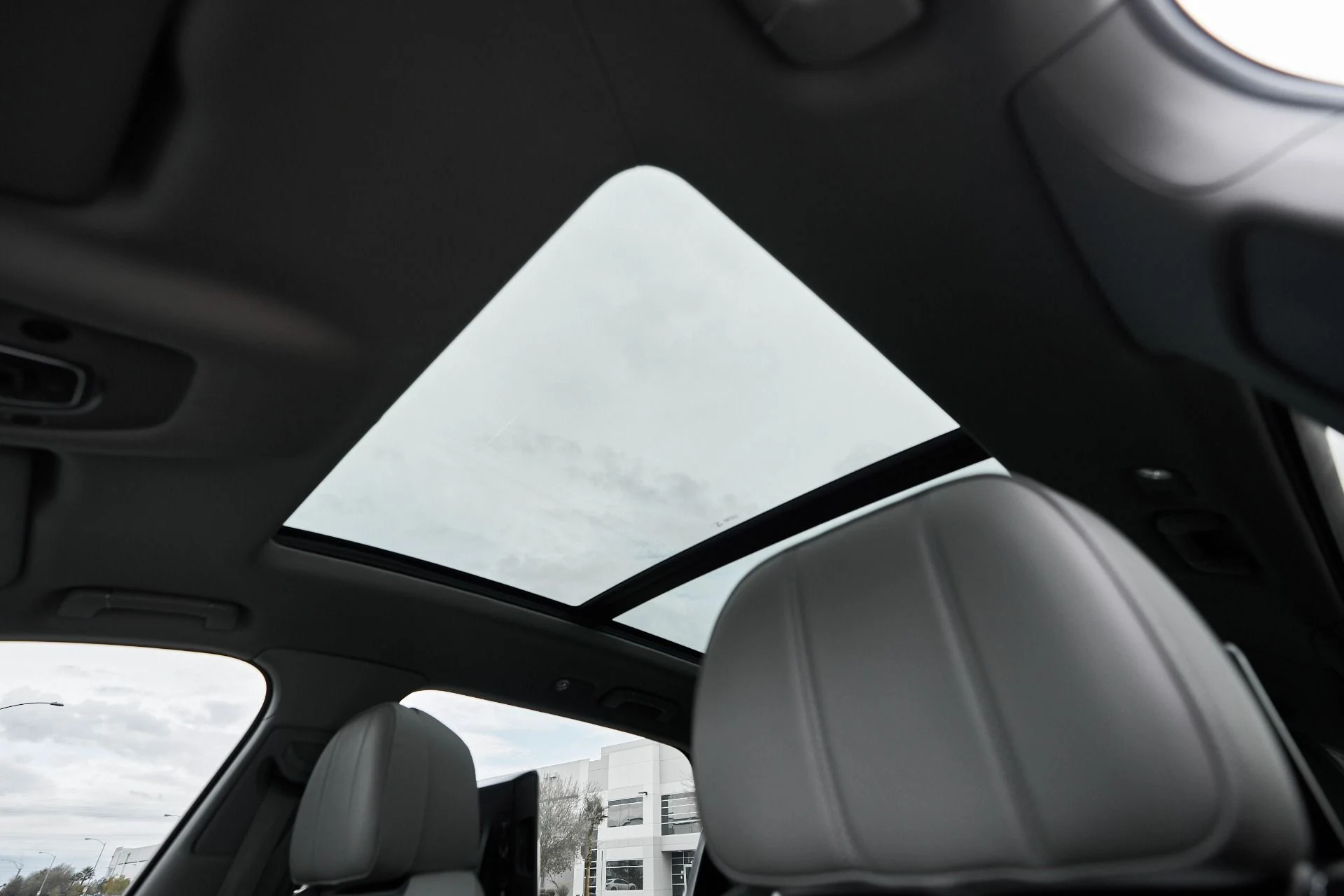 mph045_186502544_Used_2023_Bentley_Bentayga_EWB_Azure_1763502541_9f1fa85771