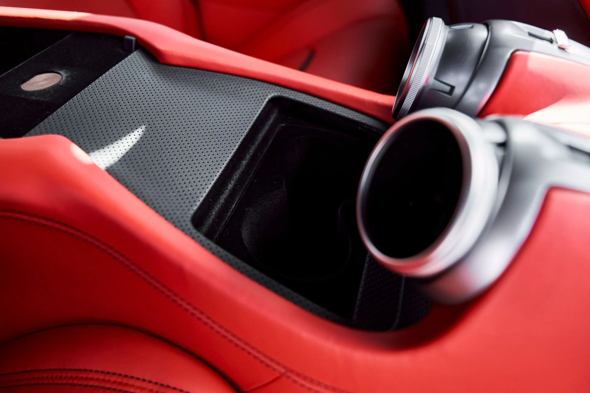 mph045_1880100400_Used_2019_Ferrari_GTC_4_Lusso_V12_1771467703_1b0b8b2002