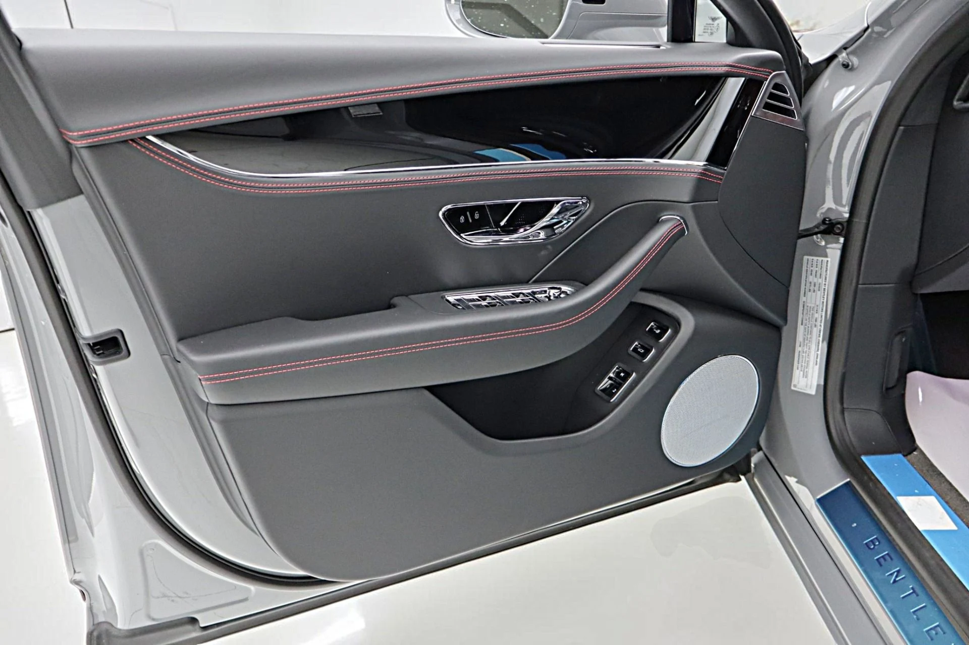 mph045_1885535788_New_2026_Bentley_Flying_Spur_8bdccf58c3