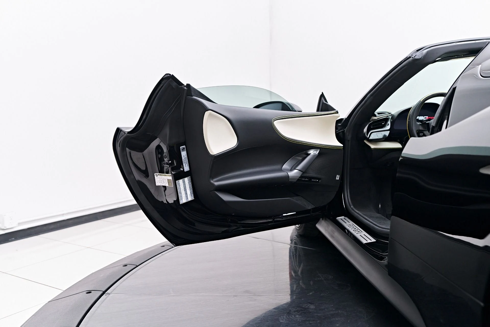 mph045_1905720095_Used_2024_Ferrari_SF_90_Spider_Base_1755223316_f9ca25f7f3