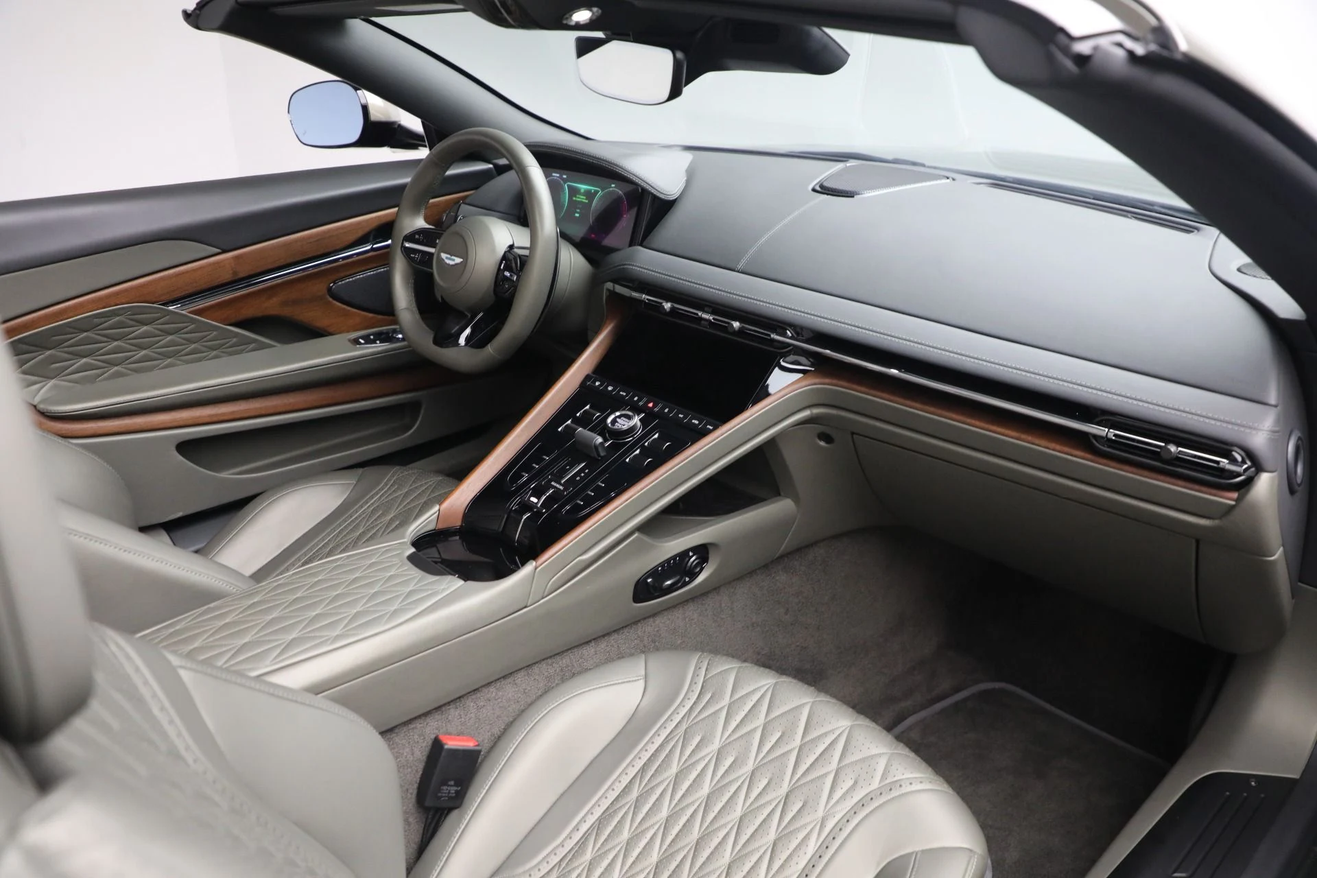 mph045_1914251798_New_2024_Aston_Martin_DB_12_Volante_2f0831eb86