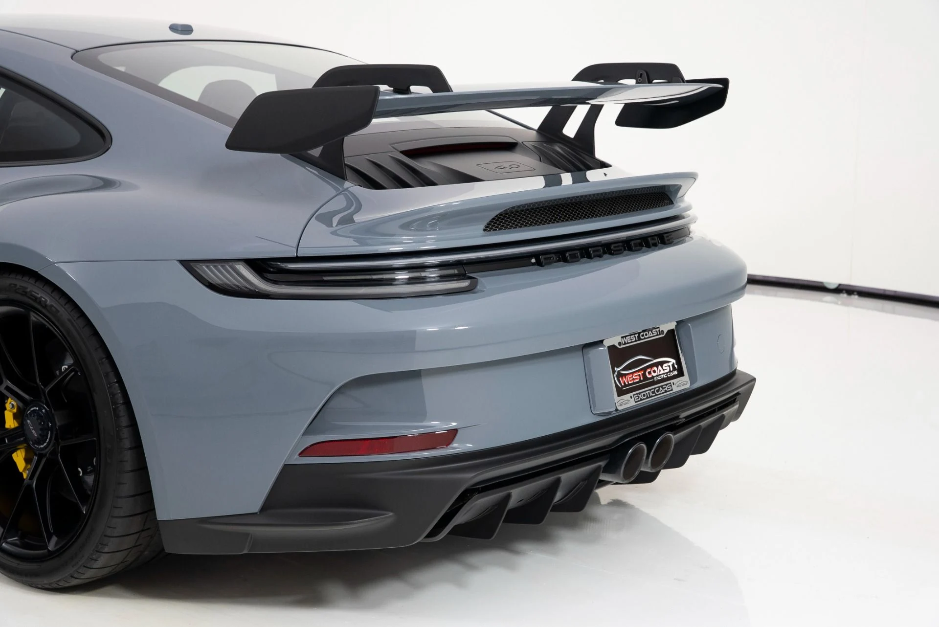 mph045_1921041221_Used_2024_Porsche_911_GT_3_1754693151_5fff4c71e4