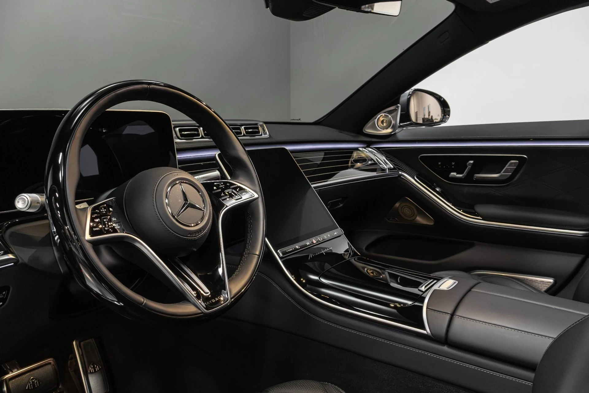 mph045_1921731763_Used_2024_Mercedes_Benz_S_Class_Maybach_S_680_4_MATIC_1764625509_3b256c61c7