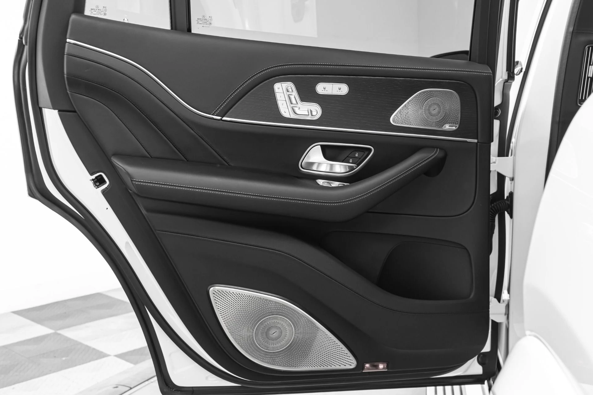 mph045_1926398893_Used_2024_Mercedes_Benz_Maybach_GLS_600_4_MATIC_4_Seat_Configuration_Rear_Seat_Entertainment_1776281488_65a5f51768