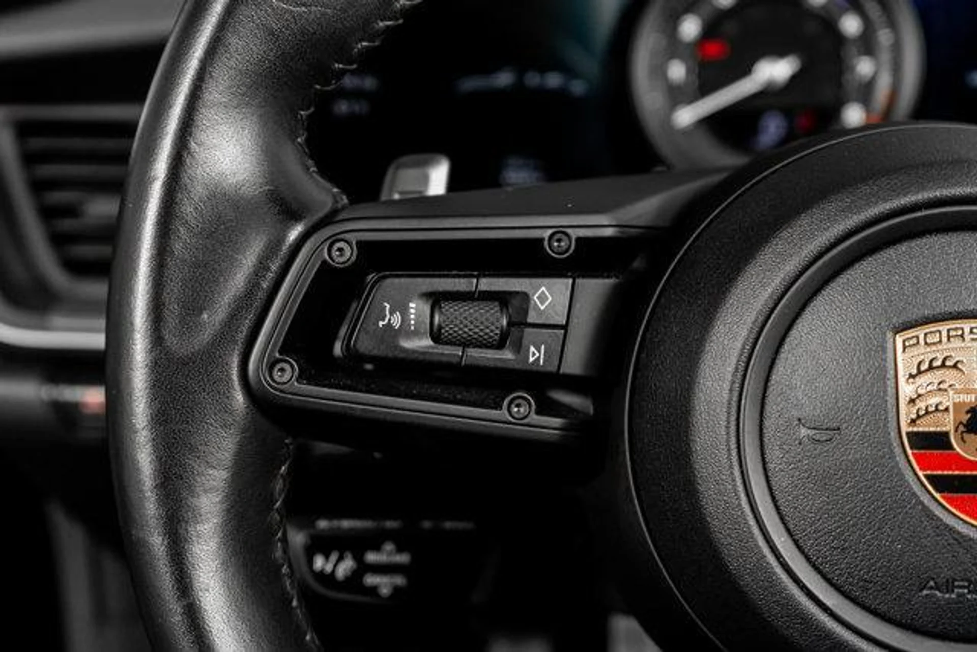 mph045_1927957509_jr_Fg_A0xk_K_Elqq0mx_M_Rf5r9_Ri_Yf_Q_5790123db6