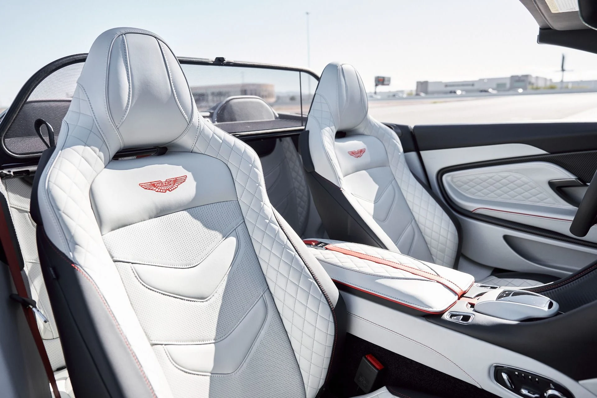 mph045_1960838839_Used_2023_Aston_Martin_DBS_Volante_1768876988_94e765f16c