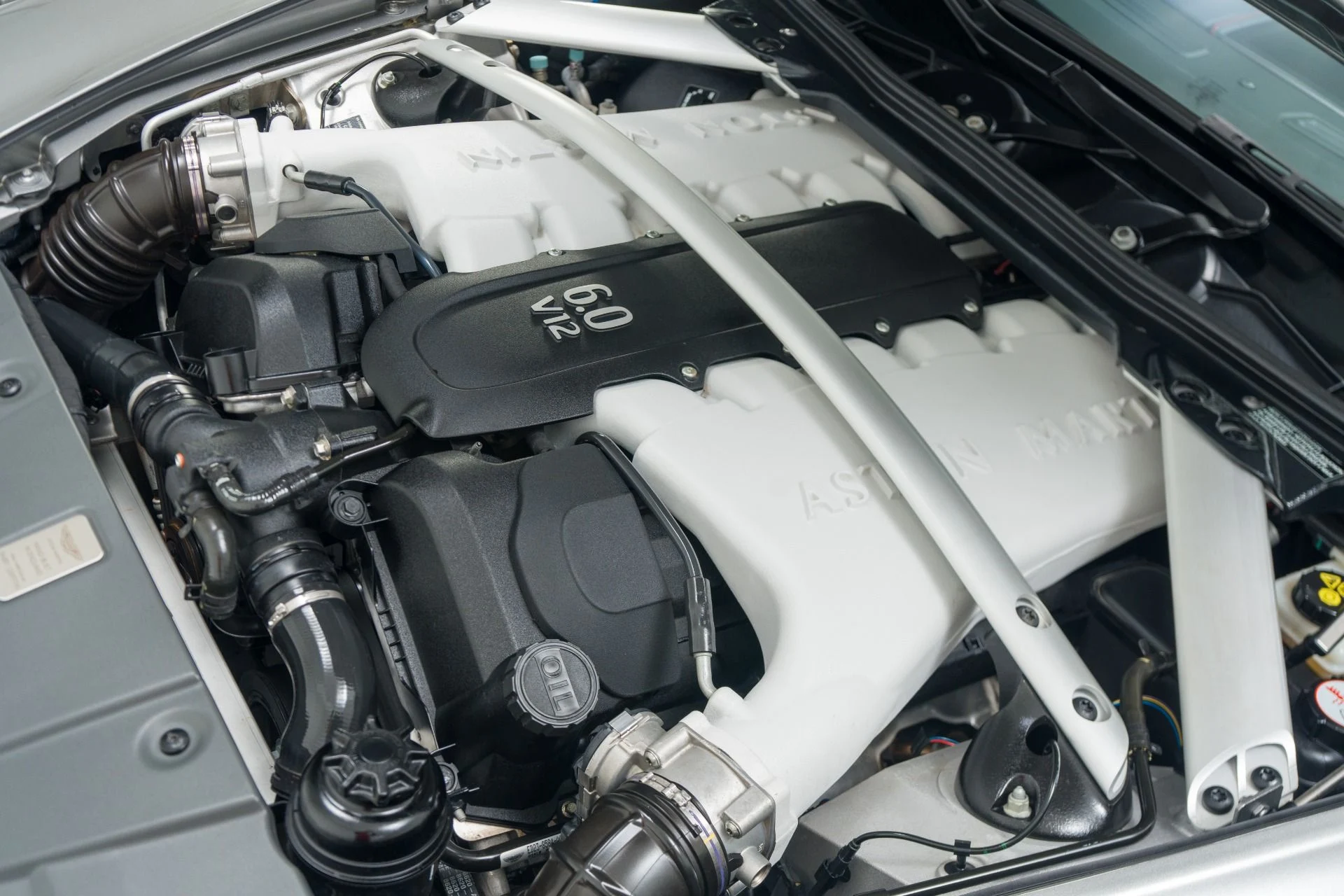 mph045_2002856923_Used_2017_Aston_Martin_Vantage_V12_S_7_Speed_Manual_Highly_Unusual_Spec_Gorgeous_1772489641_5a865033cf